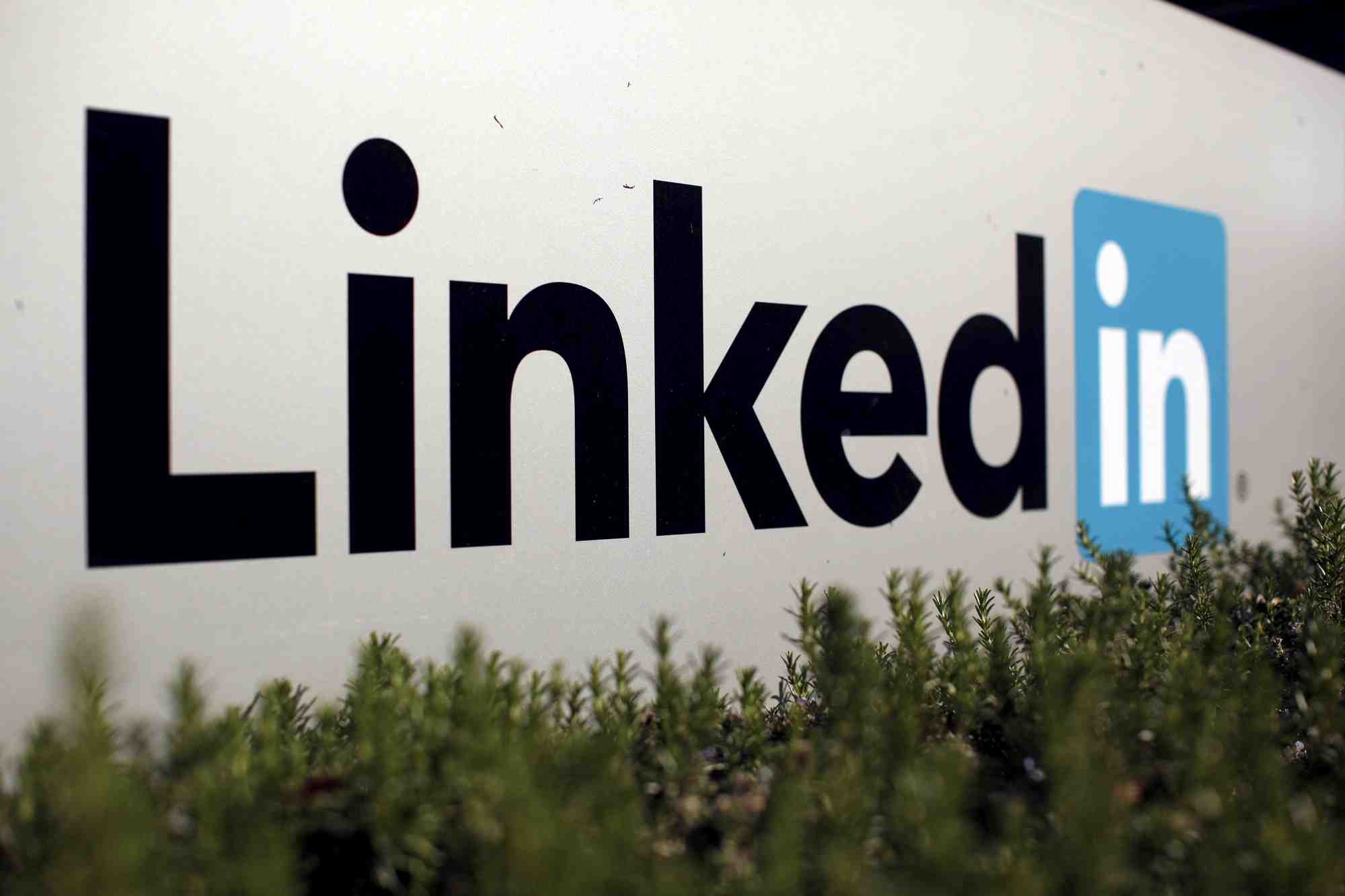 Linkedin adopte le code de conduite de l'ue contre les discours haineux