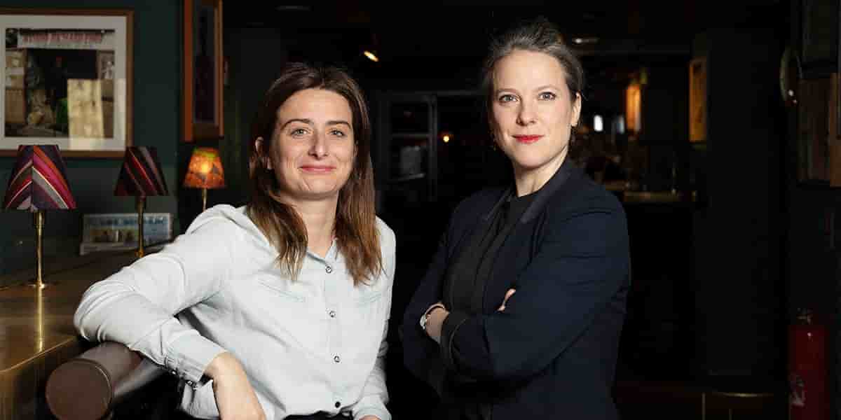 Marine Tondelier, secrétaire nationale des Écologistes, et l'économiste Lucie Castets, la candidate proposée cet été par le NFP pour Matignon, le 30 novembre 2024 à Paris.