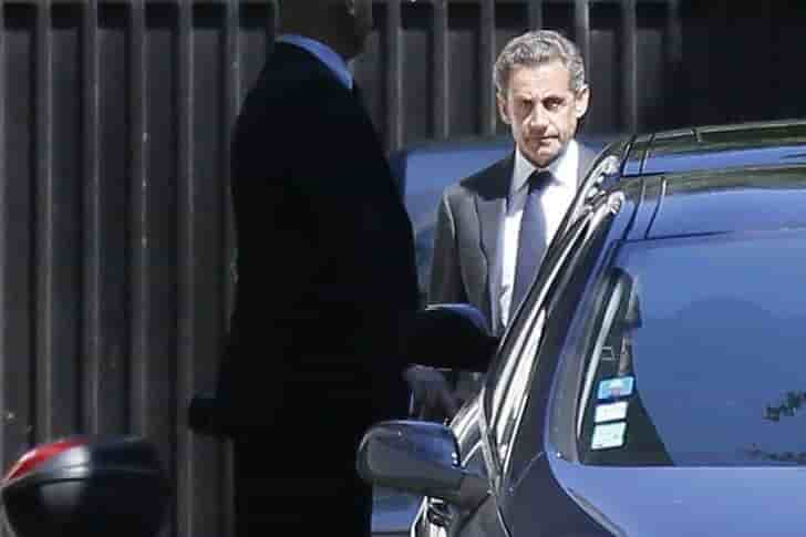 Sarkozy dit vouloir ignorer la marée de boue des affaires