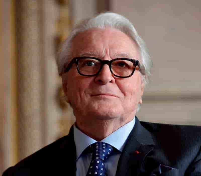 Bfm tv, rmc et jean-jacques bourdin mis en demeure par le csa apres les propos de roland dumas