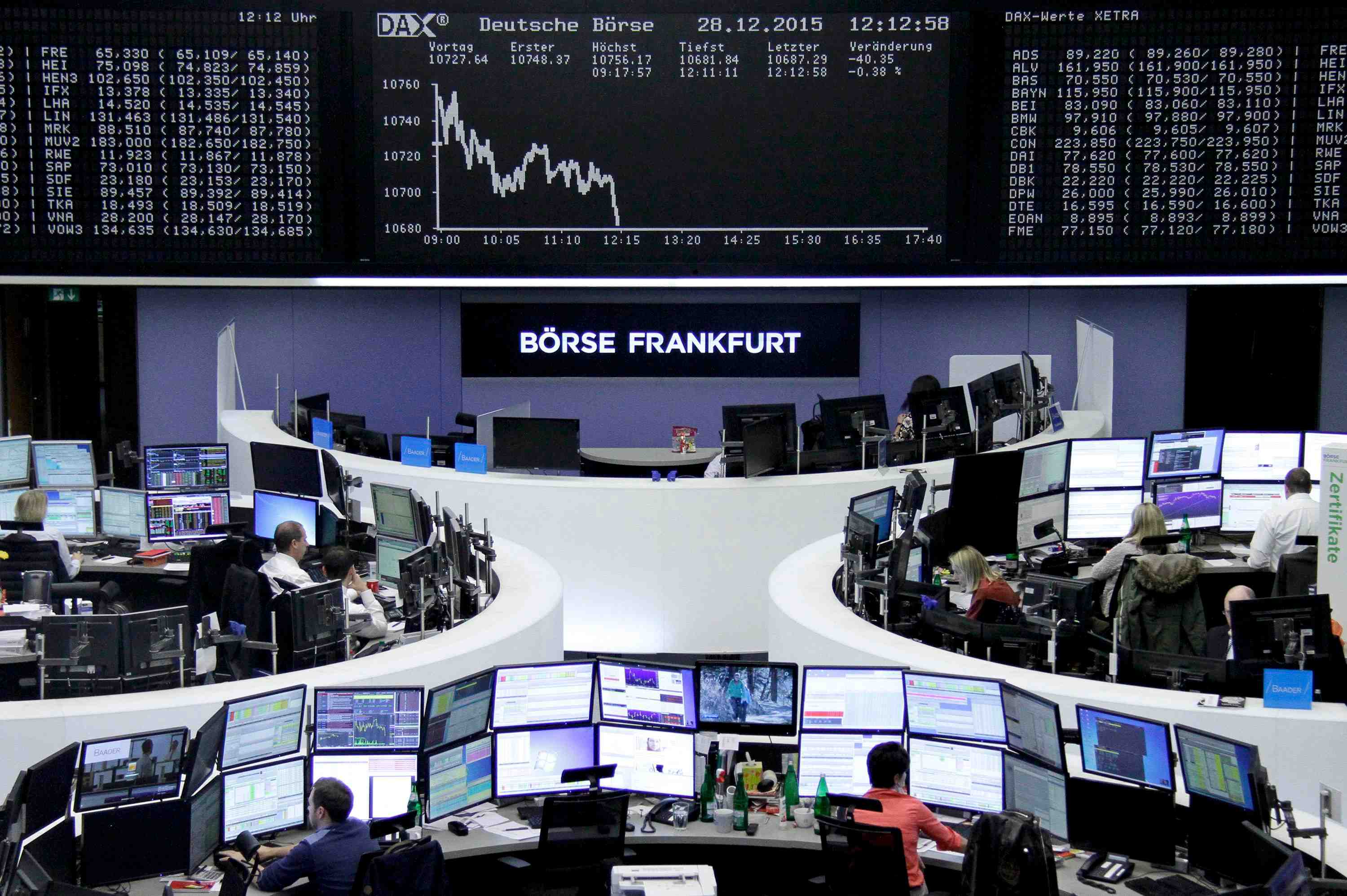 Les marches europeens reculent a mi-seance
