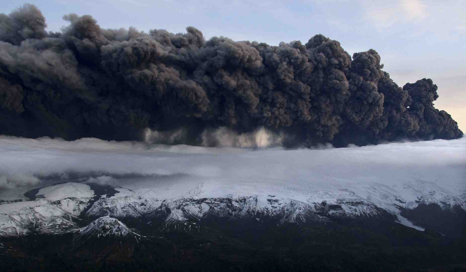 Volcan nuage