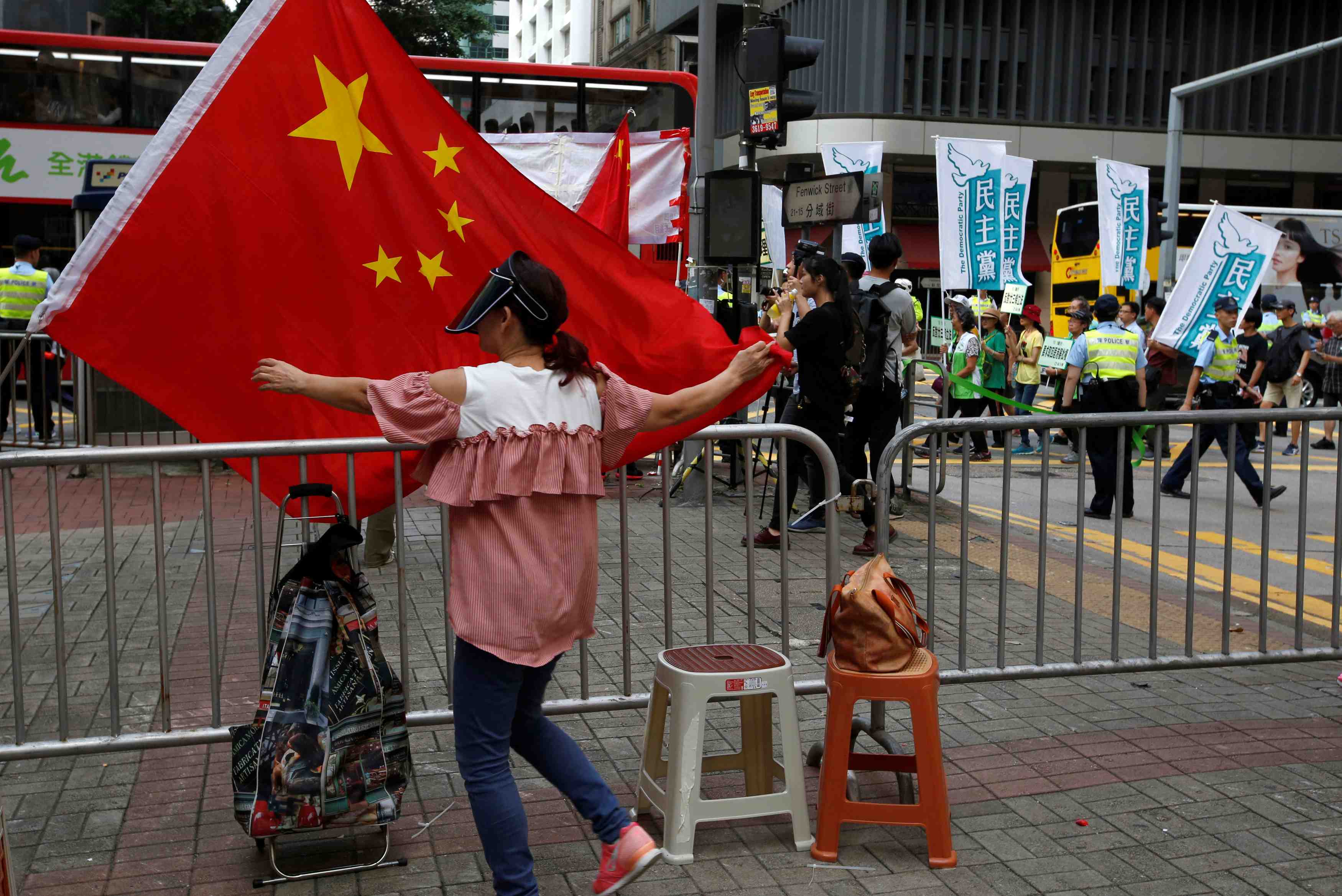 L'executif de hong kong veut interdire de siffler l'hymne chinois