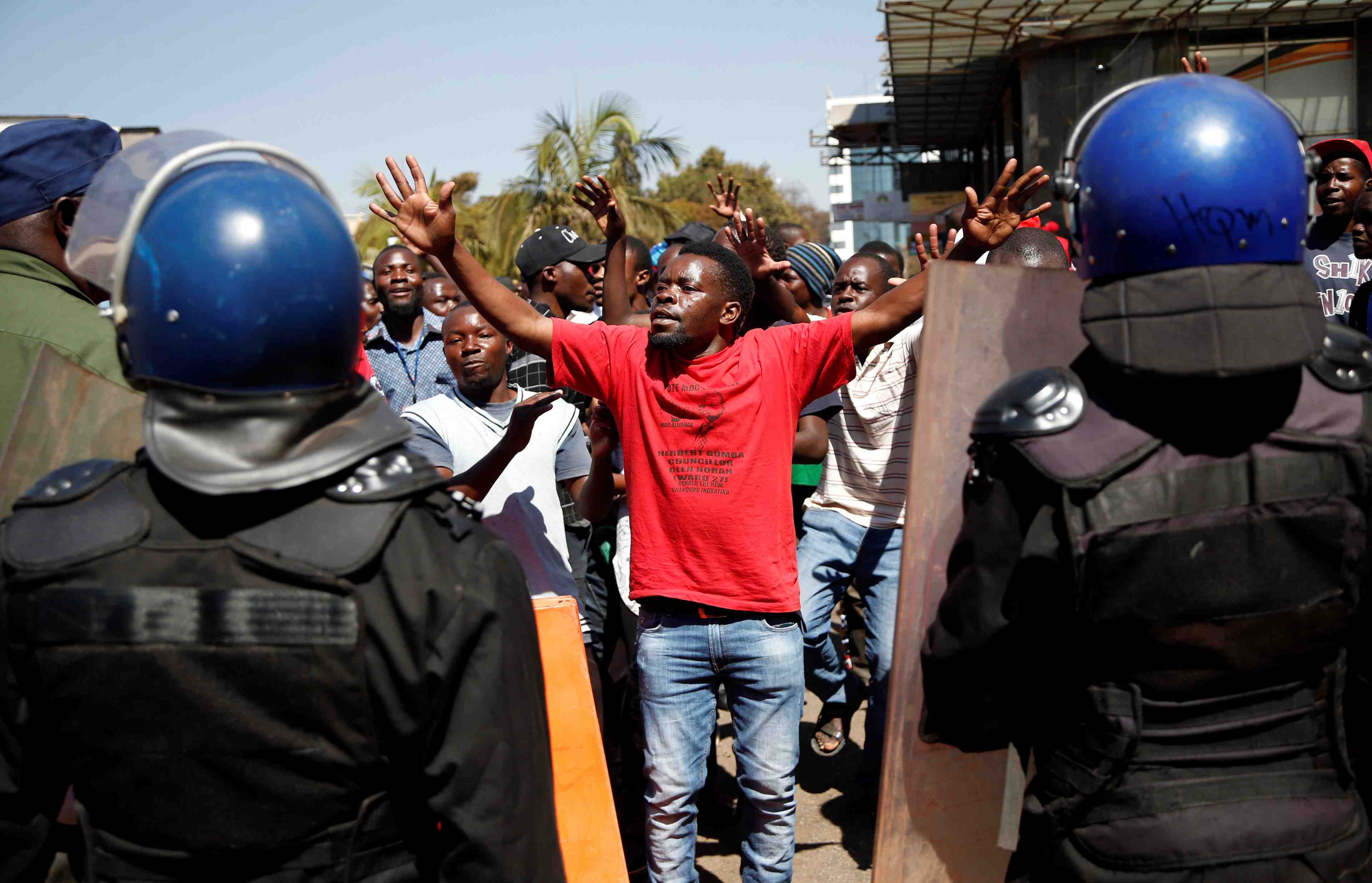 La police du zimbabwe interdit a l'opposition de manifester vendredi