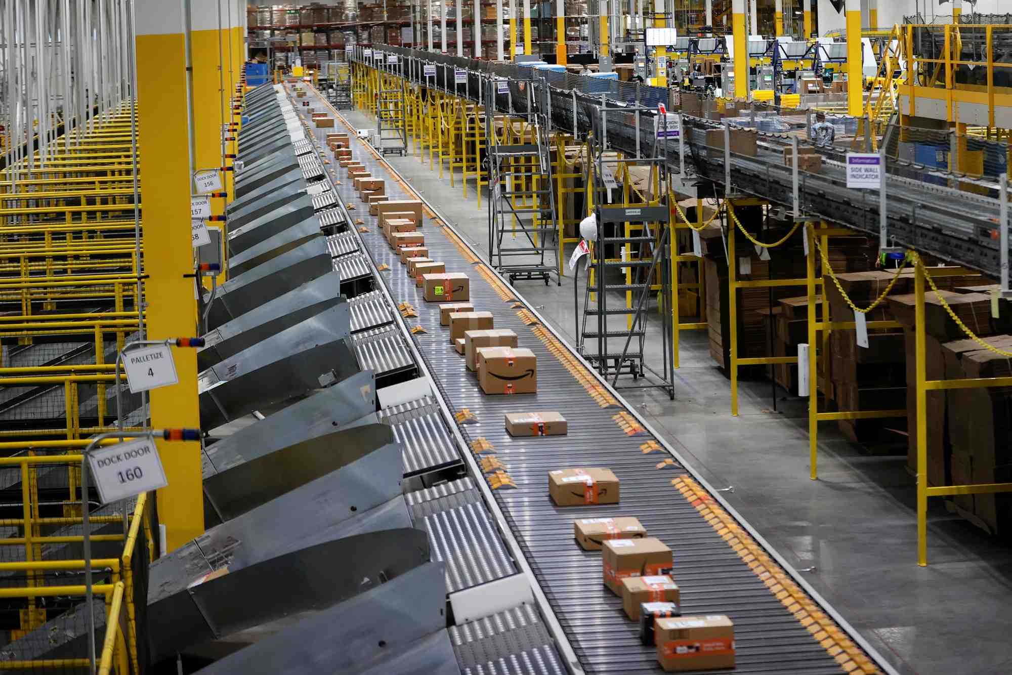 Un centre de tri Amazon.