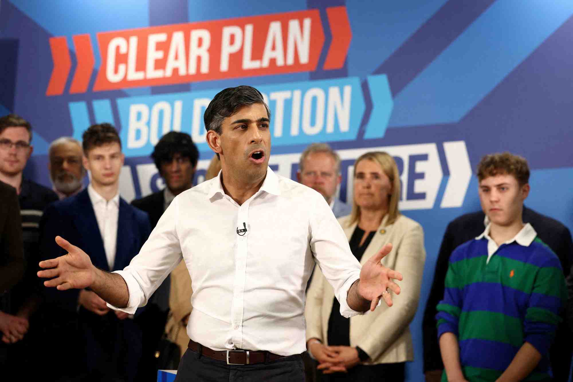 Rishi sunak prend la parole lors d'un evenement de la campagne electorale des conservateurs
