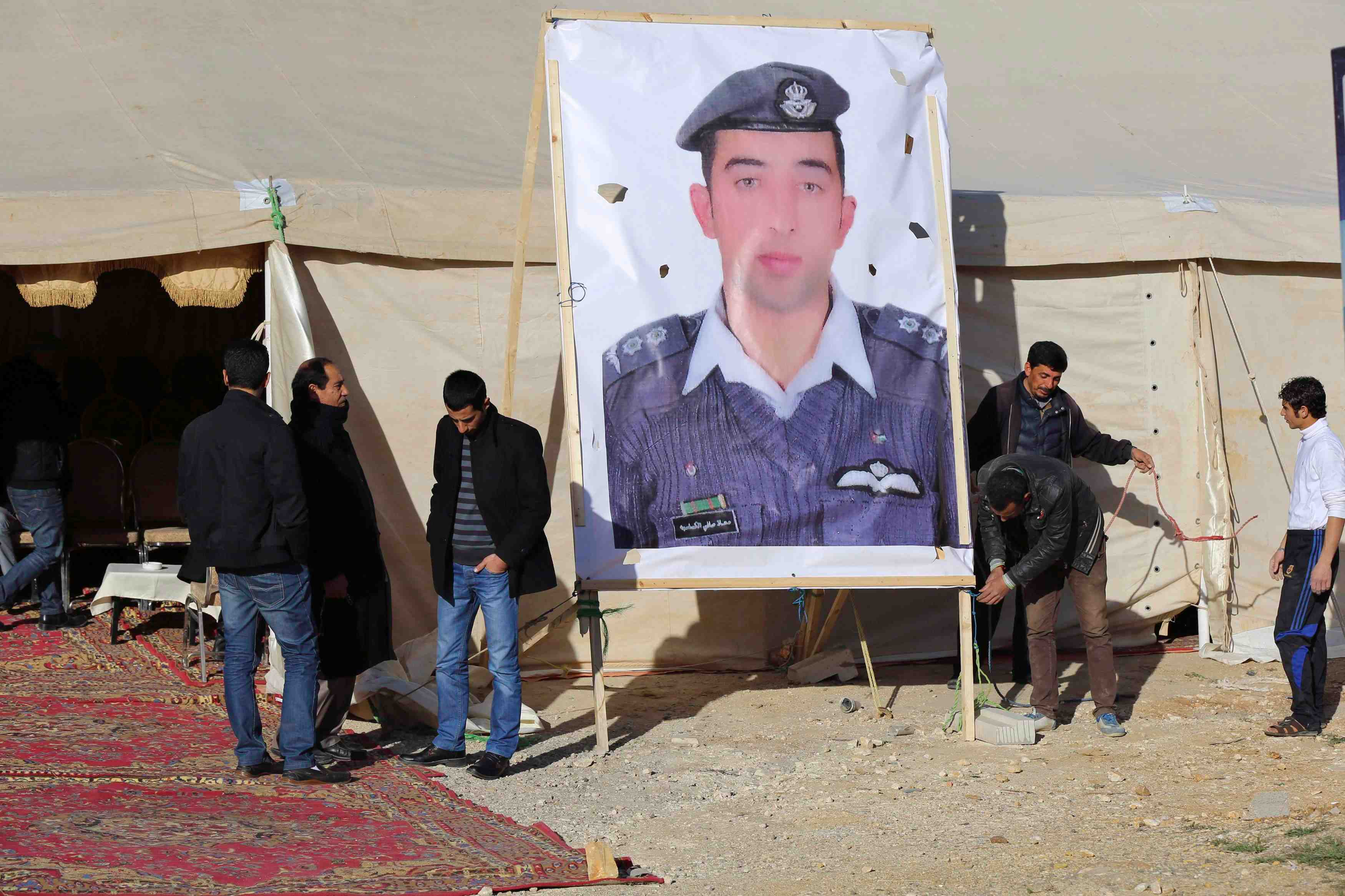 L'ei dit avoir brule vif le pilote jordanien retenu en otage