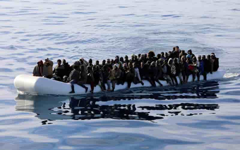 Une centaine de migrants disparus au large de la libye