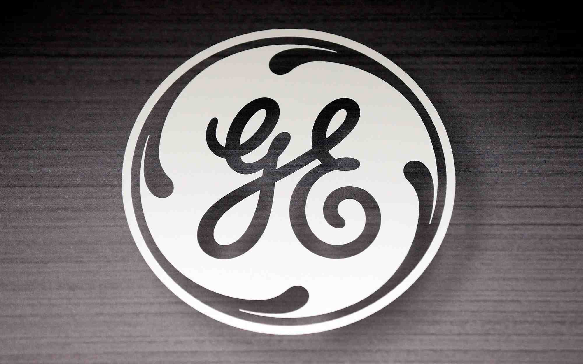Photo d'archives du logo de general electric a schaumburg, aux etats-unis