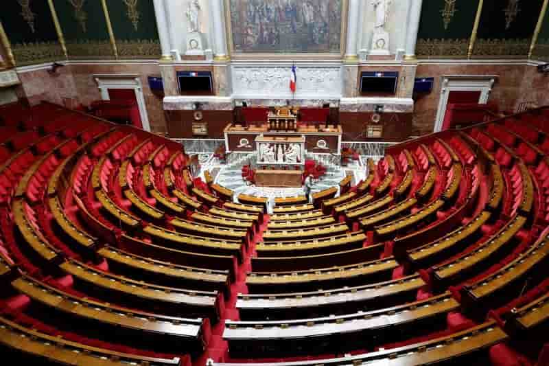 Le drapeau europeen restera dans l'hemicycle a l'assemblee