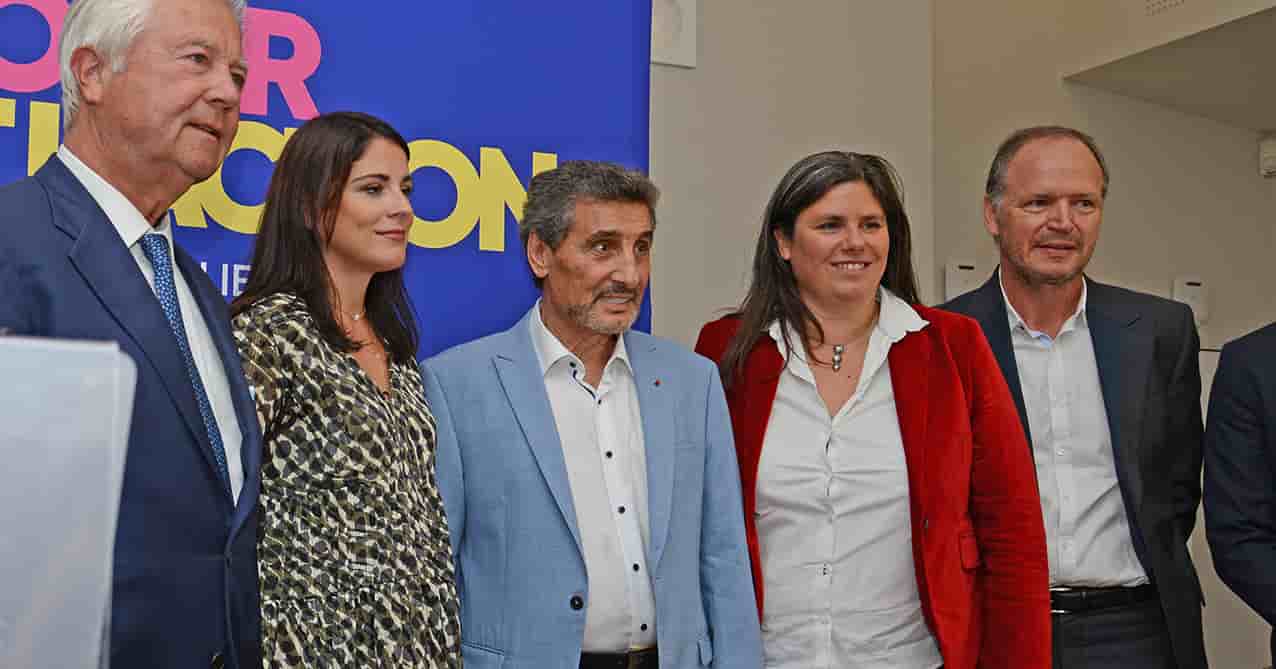 Mohed Altrad annonce sa candidature, entouré de plusieurs membres de son comité de soutien