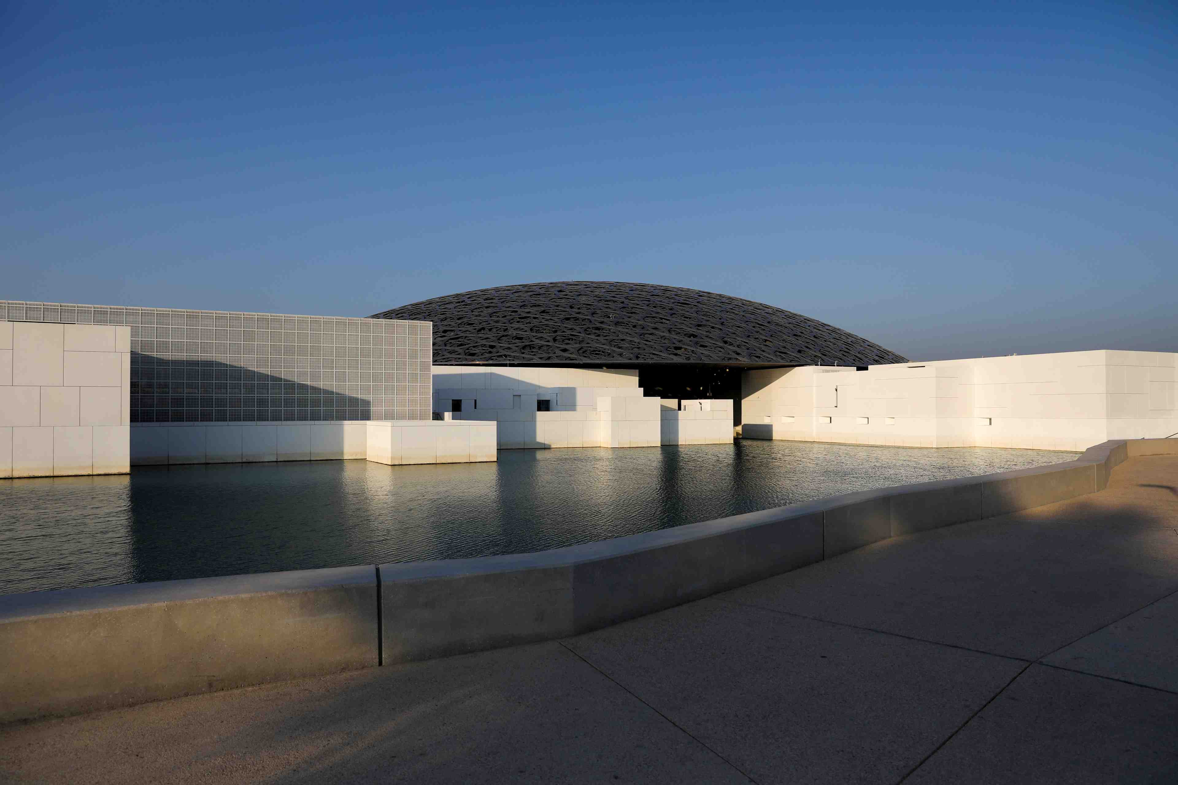 Coronavirus: abou dhabi ferme ses sites culturels, dont le louvre