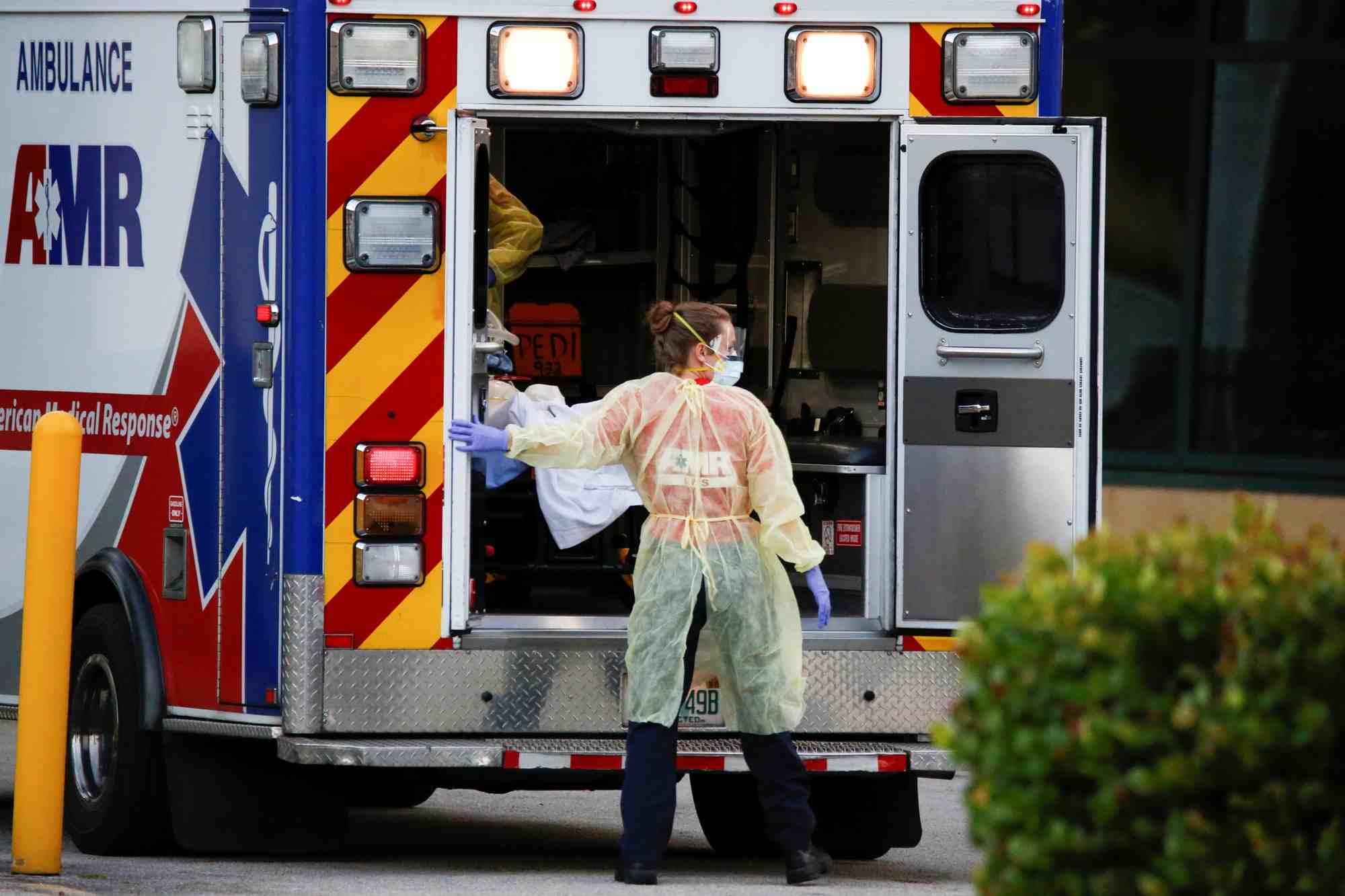 Le covid-19 a fait un million de morts aux etats-unis