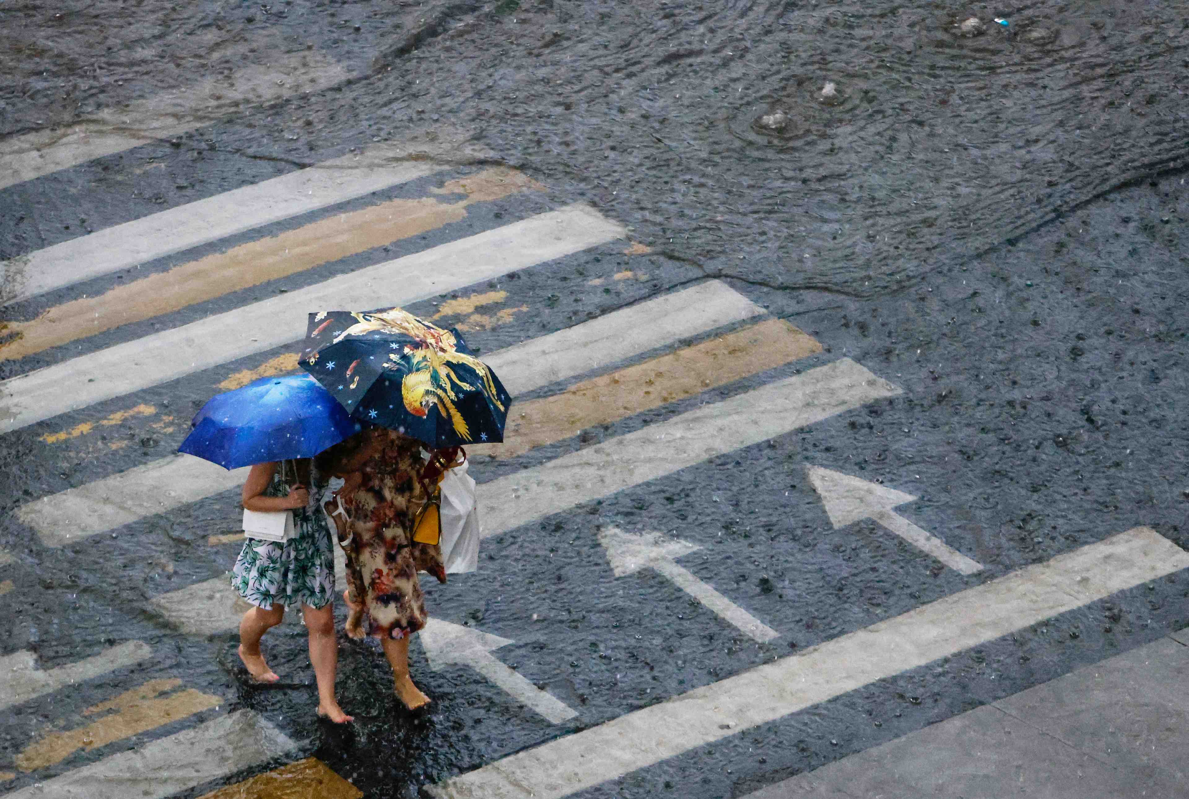 Des pluies torrentielles inondent les rues et les stations de metro de moscou