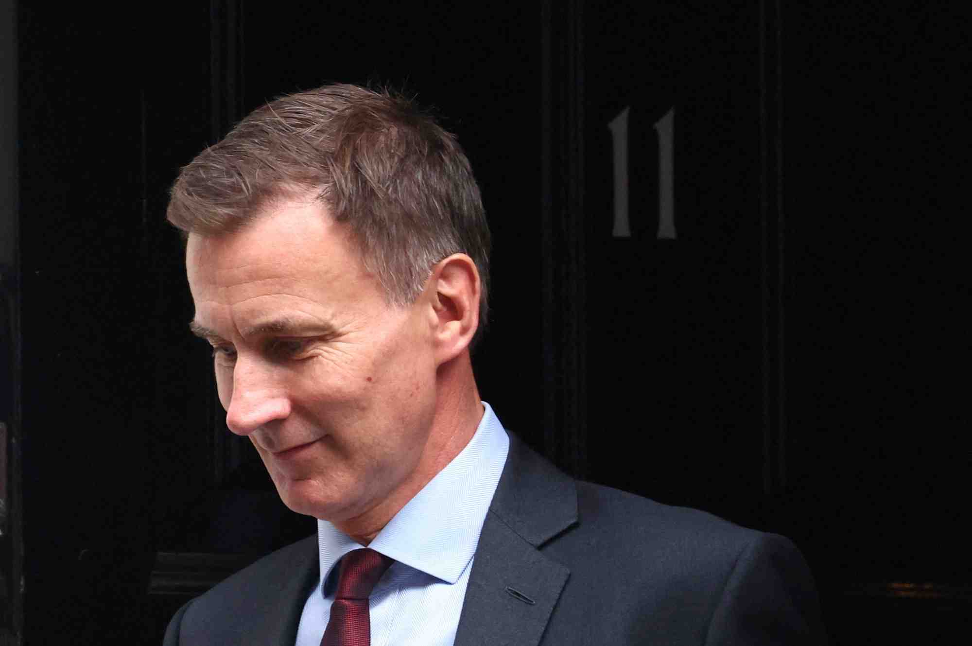 Jeremy hunt quitte downing street a londres