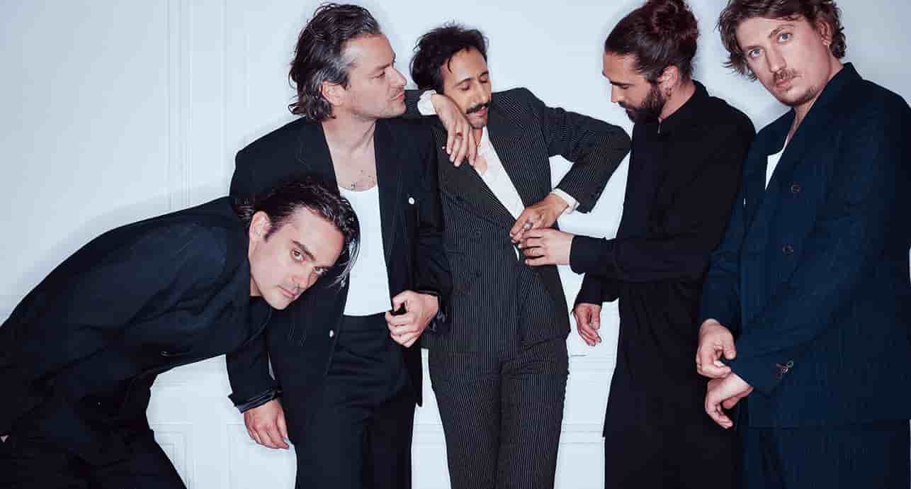 Feu ! Chatterton présente son quatrième album éclectique à la rentrée. Rencontre avec Arthur Teboul et Sébastien Wolf.