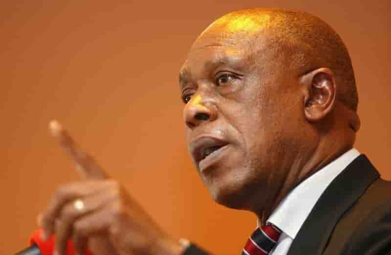 Le sud-africain sexwale briguerait la presidence de la fifa