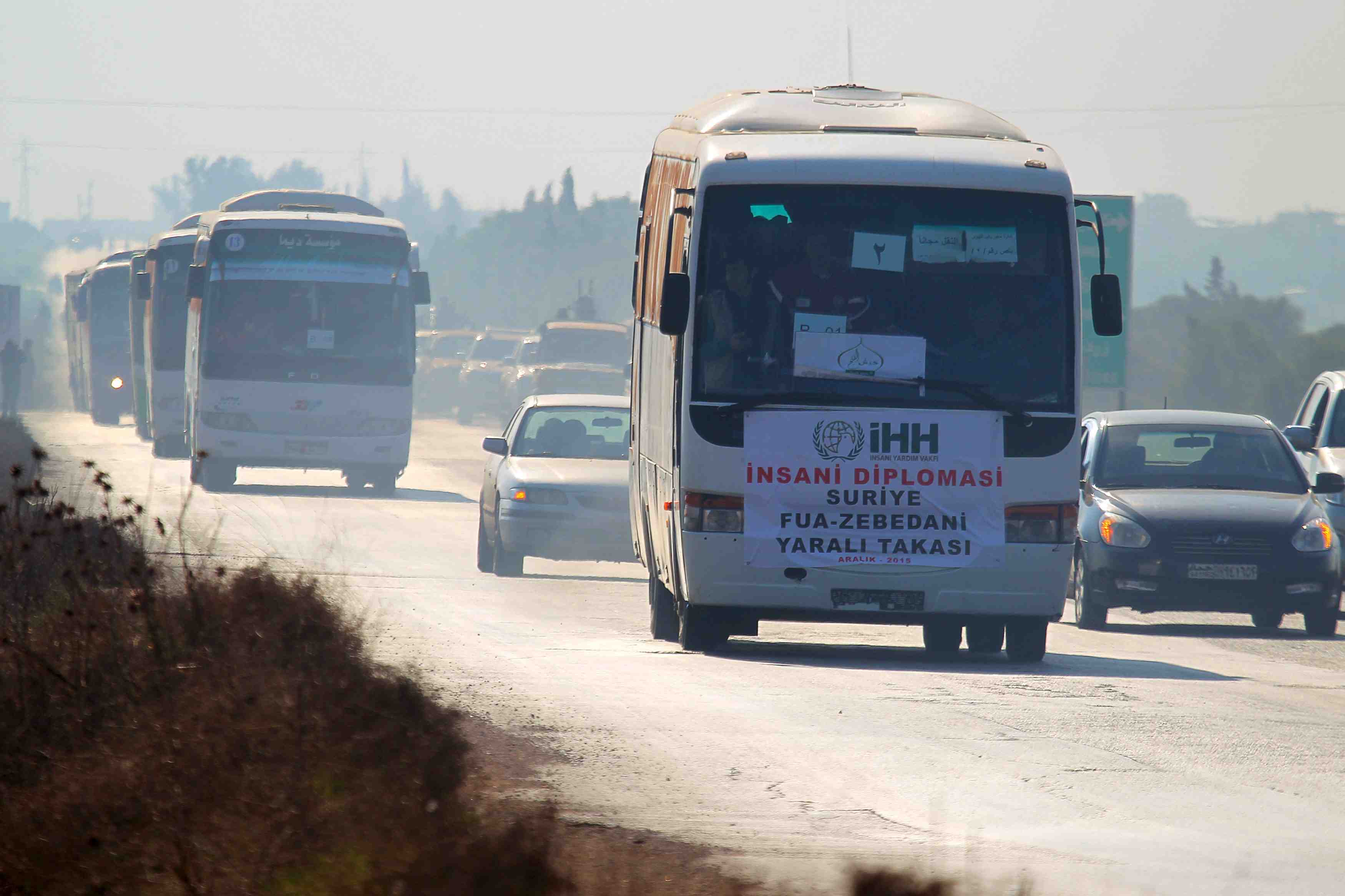 Evacuation de civils et de miliciens de trois localites syriennes