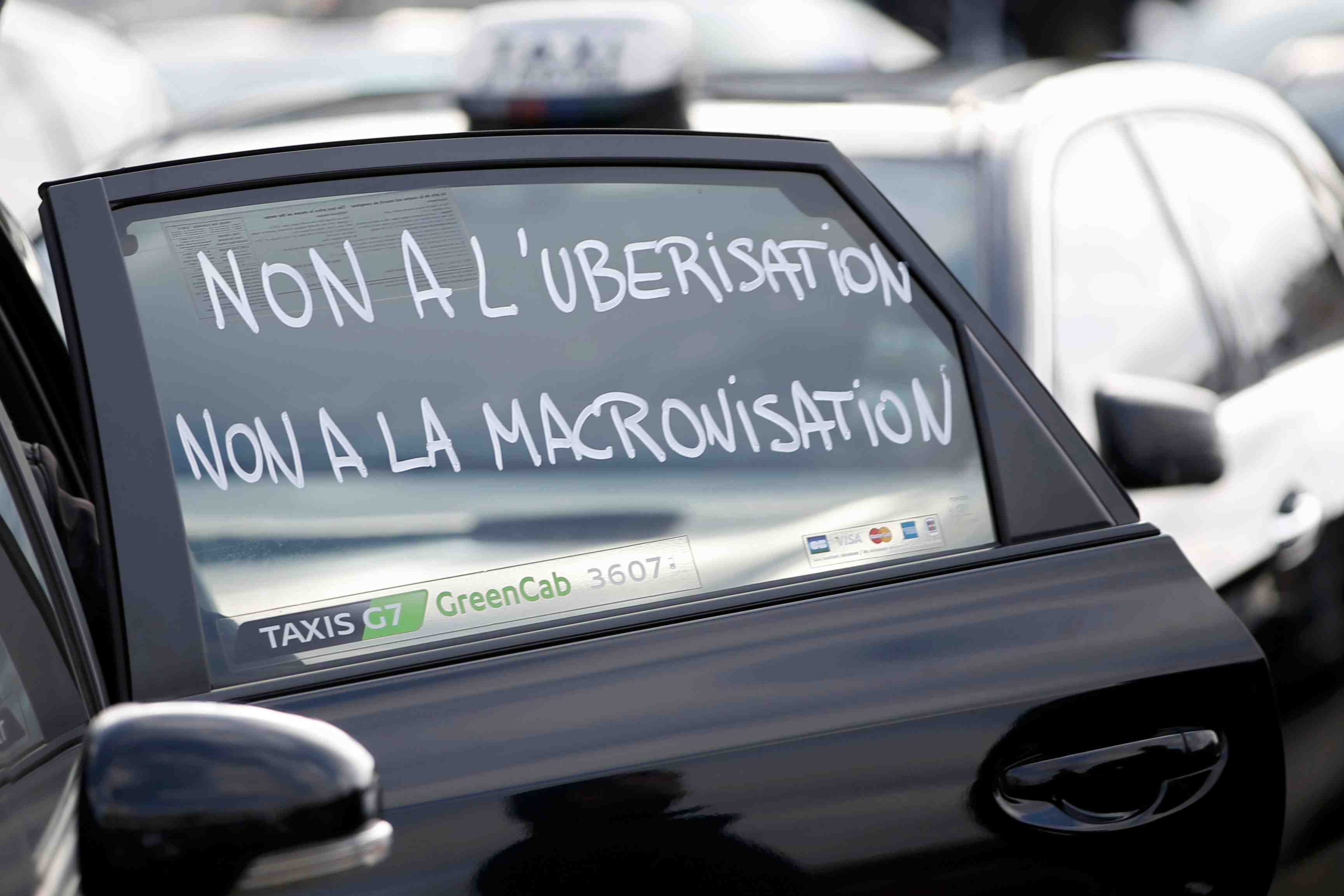 Manuel valls promet davantage de controle aux taxis