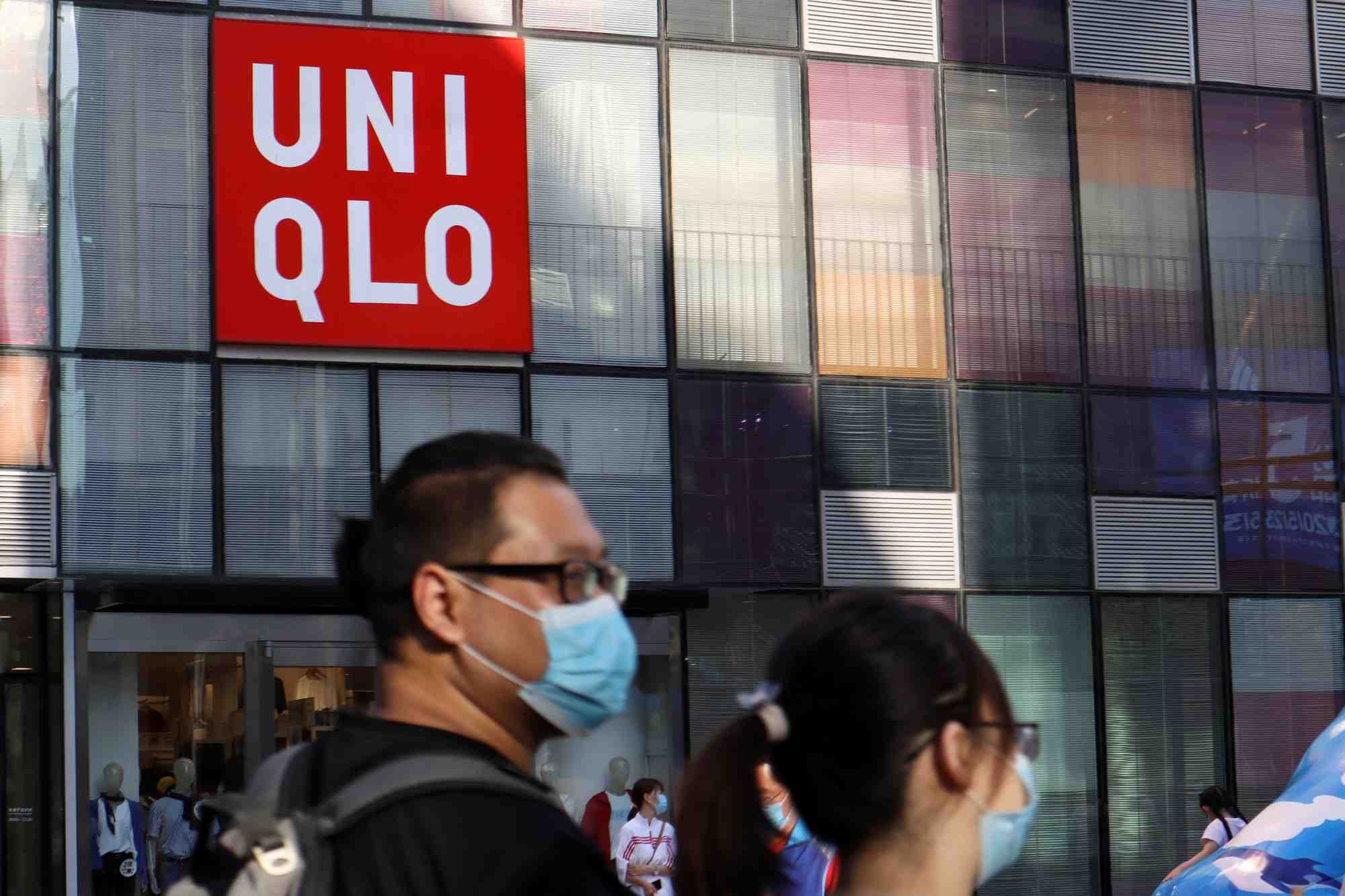 Benefice trimestriel record pour fast retailing (uniqlo), previsions annuelles relevees