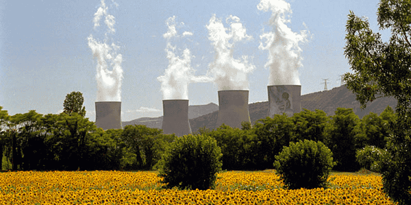 Les quatre réacteurs de la centrale nucléaire de Cruas, en Ardèche.