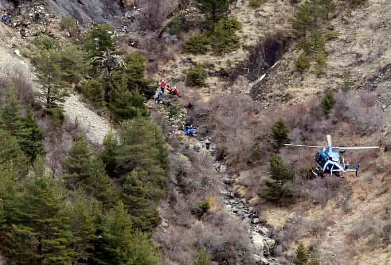 Un pilote de l'airbus de germanwings hors du cockpit au moment du crash, selon le new york times