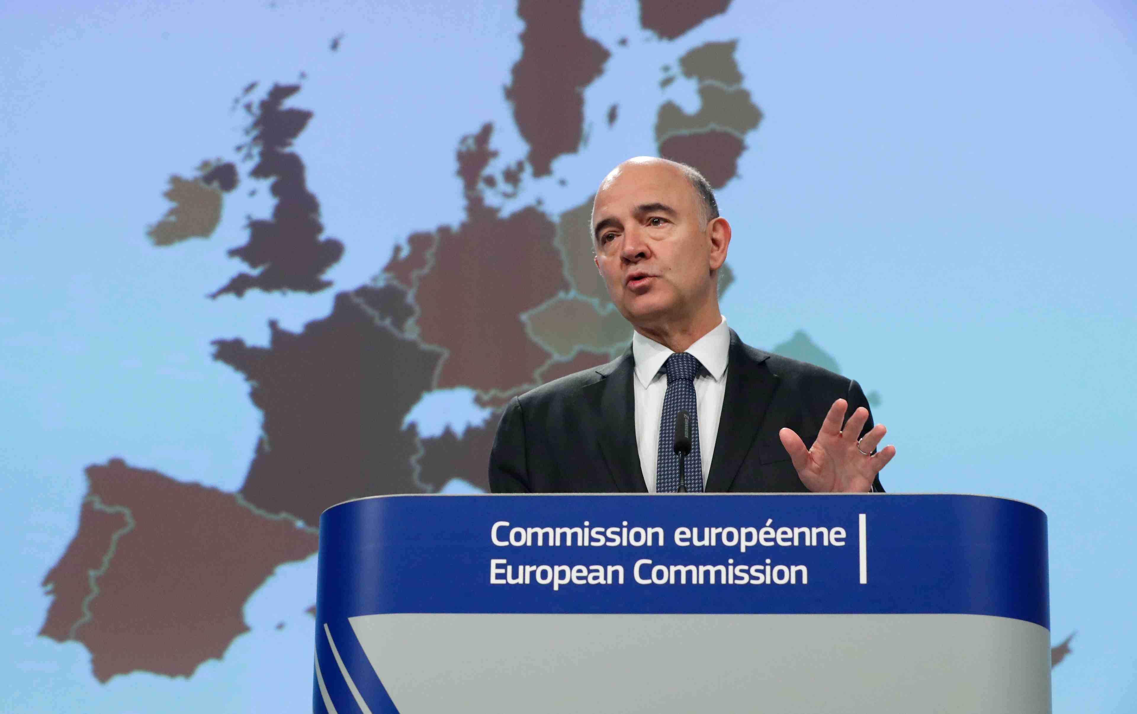 Paradis fiscaux: moscovici evoque un gel des fonds communautaires