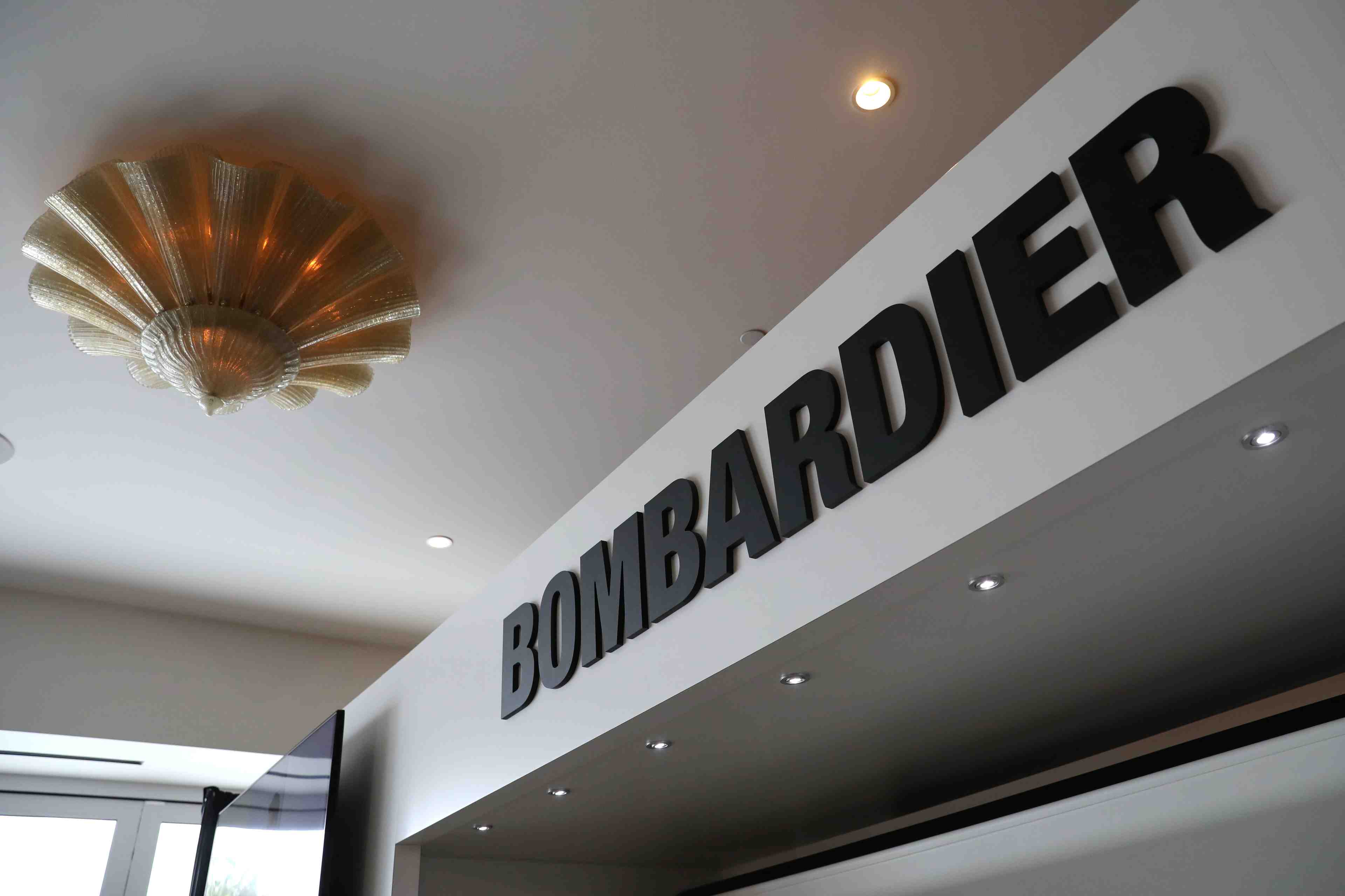 Bombardier: benefice brut en hausse au 1er trimestre, un site vendu a toronto