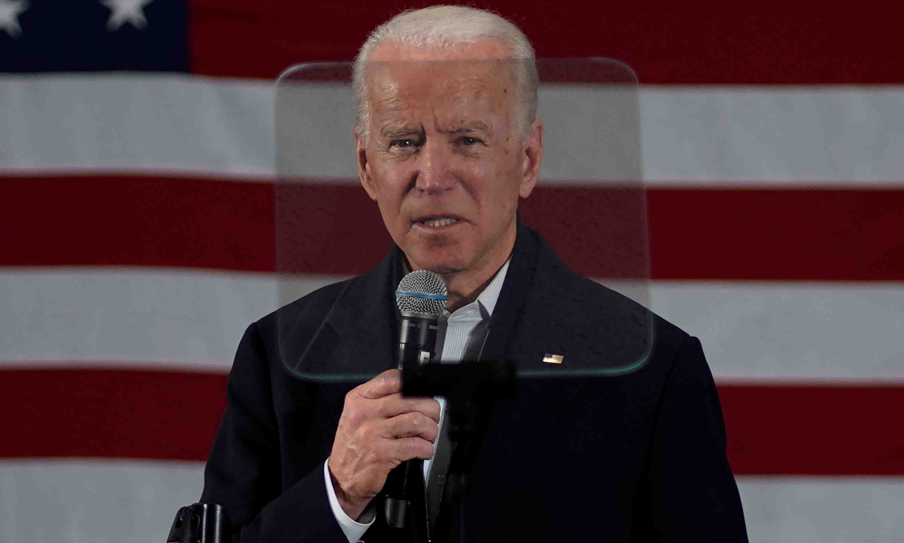 Biden trebuche sur la premiere haie des primaires democrates