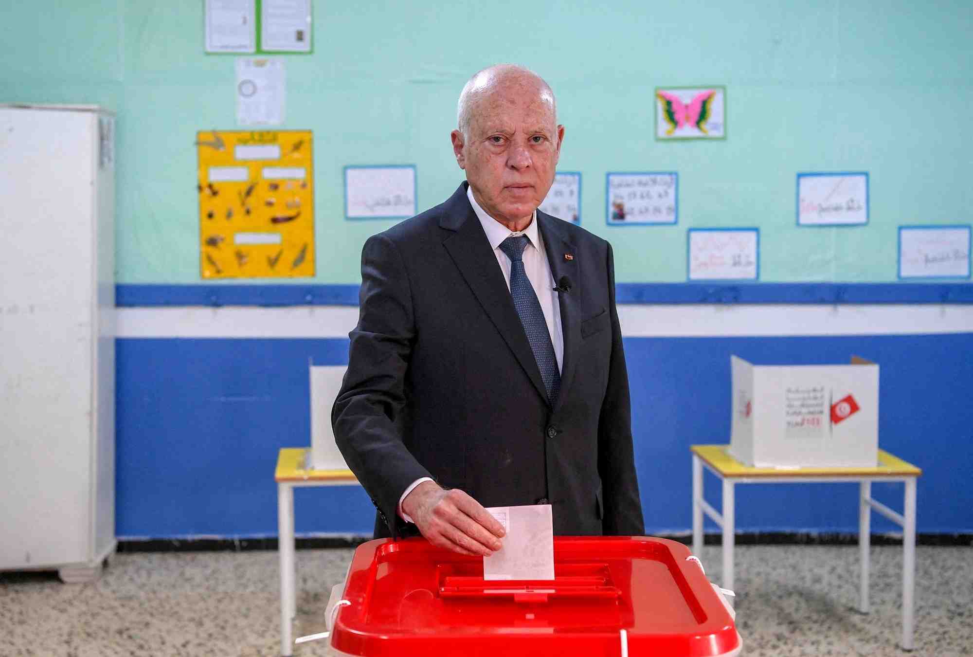 Photo d'archives :  le president tunisien kais saied vote aux elections legislatives
