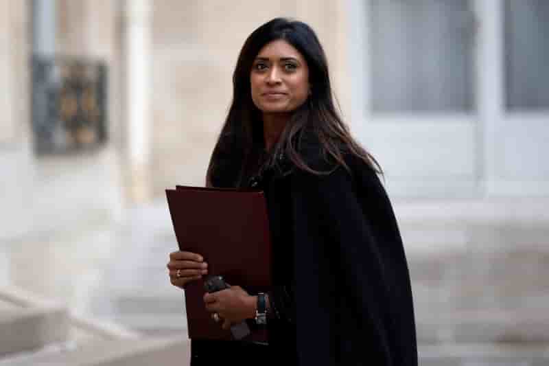 La porte-parole du gouvernement francais, prisca thevenot, arrive au palais de l'elysee a paris pour la premiere reunion hebdomadaire du cabinet apres un remaniement gouvernemental