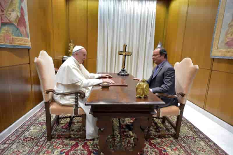 Hollande parle solidarite et chretiens d'orient avec le pape