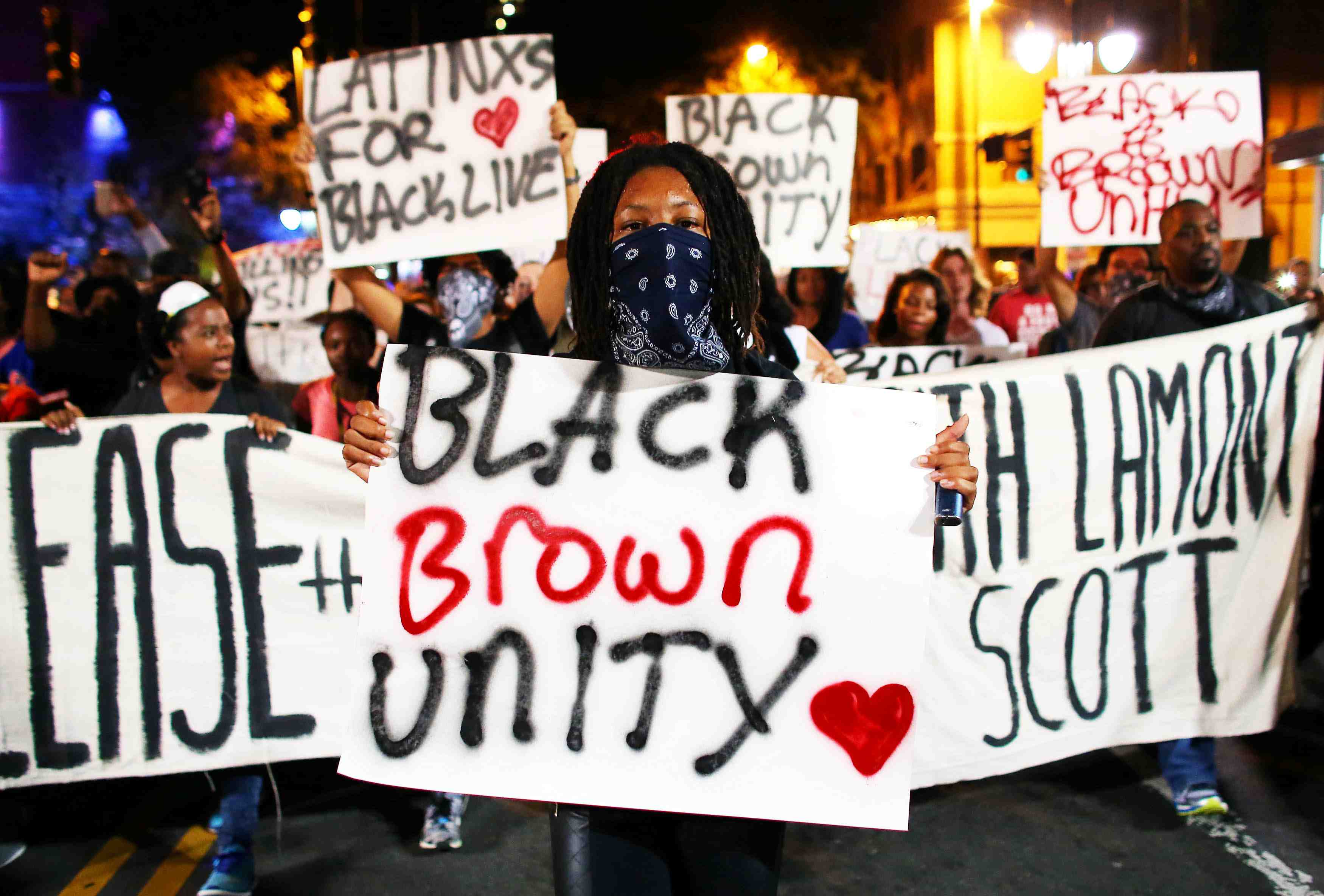 Manifestations a charlotte apres la mort d'un afro-americain tue par la police