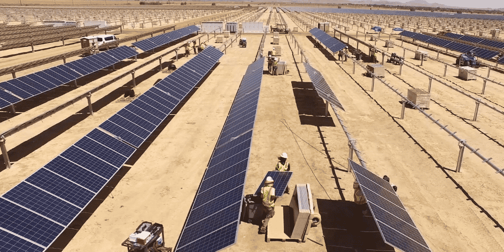 Panneaux solaires énergie désert
