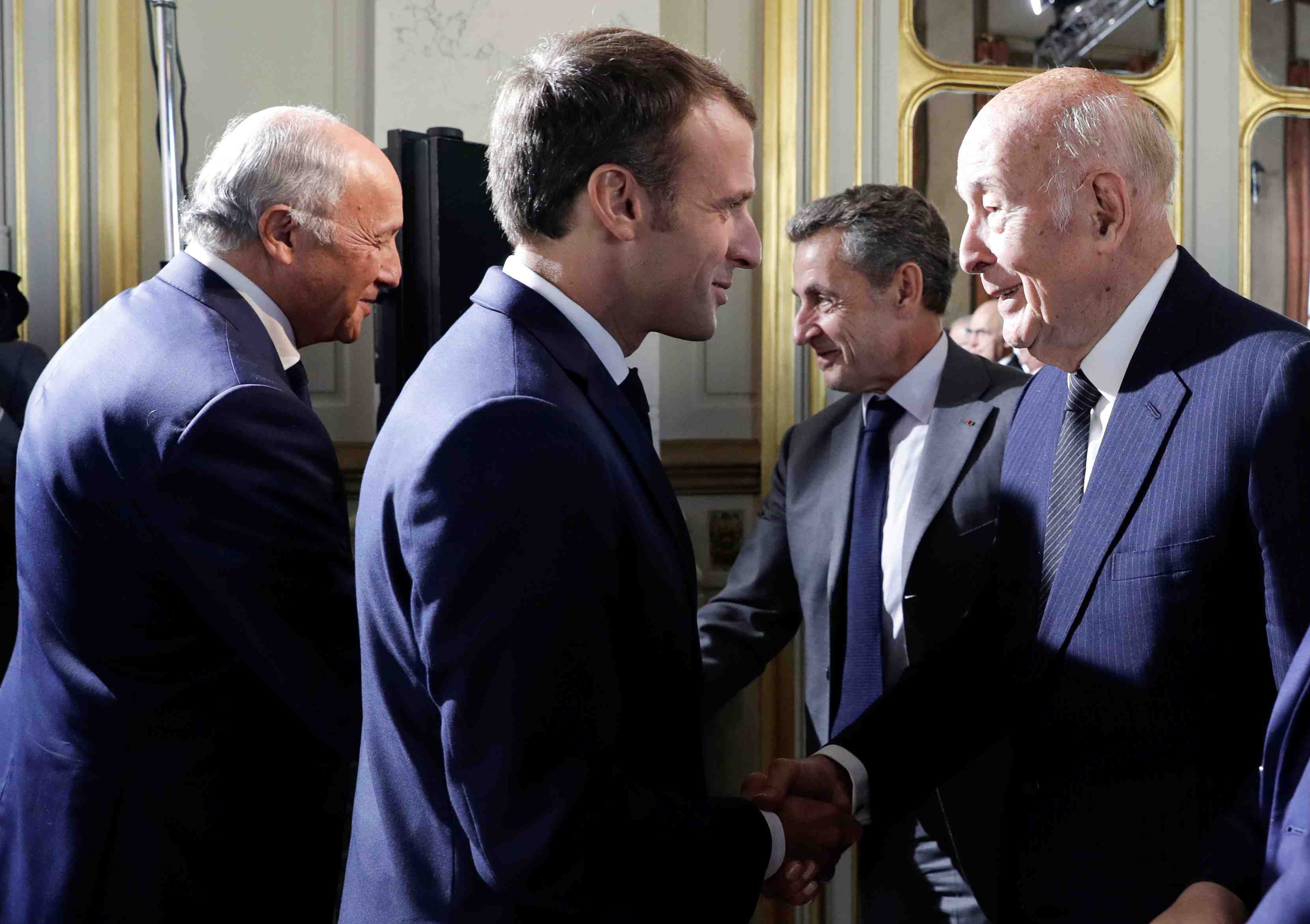 Emmanuel macron s'exprimera a 20h00 pour rendre hommage a valery giscard d'estaing