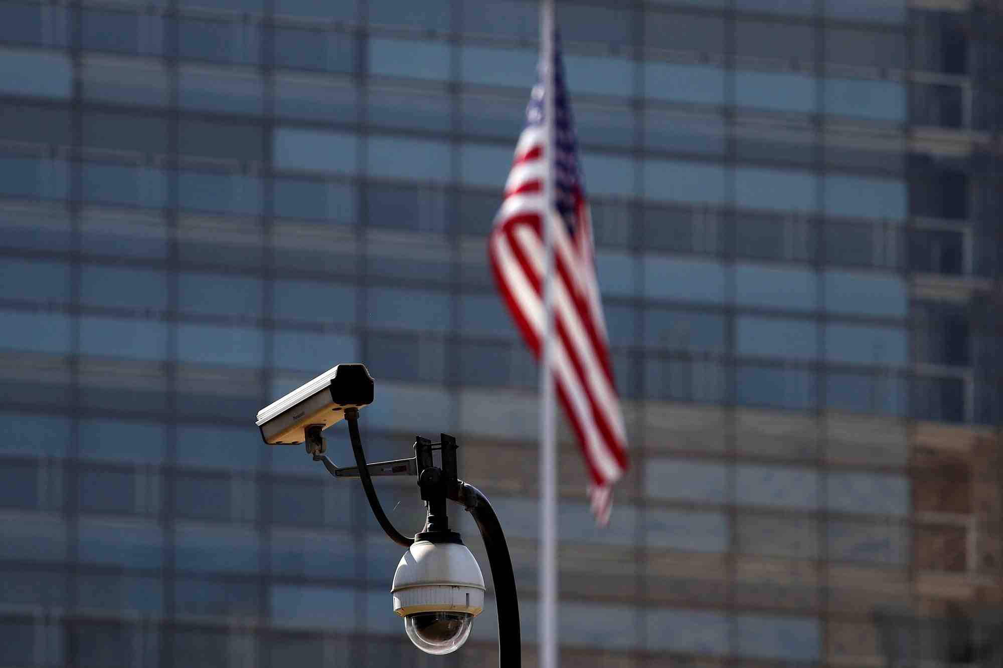 Cameras de surveillance devant l'ambassade americaine a pekin