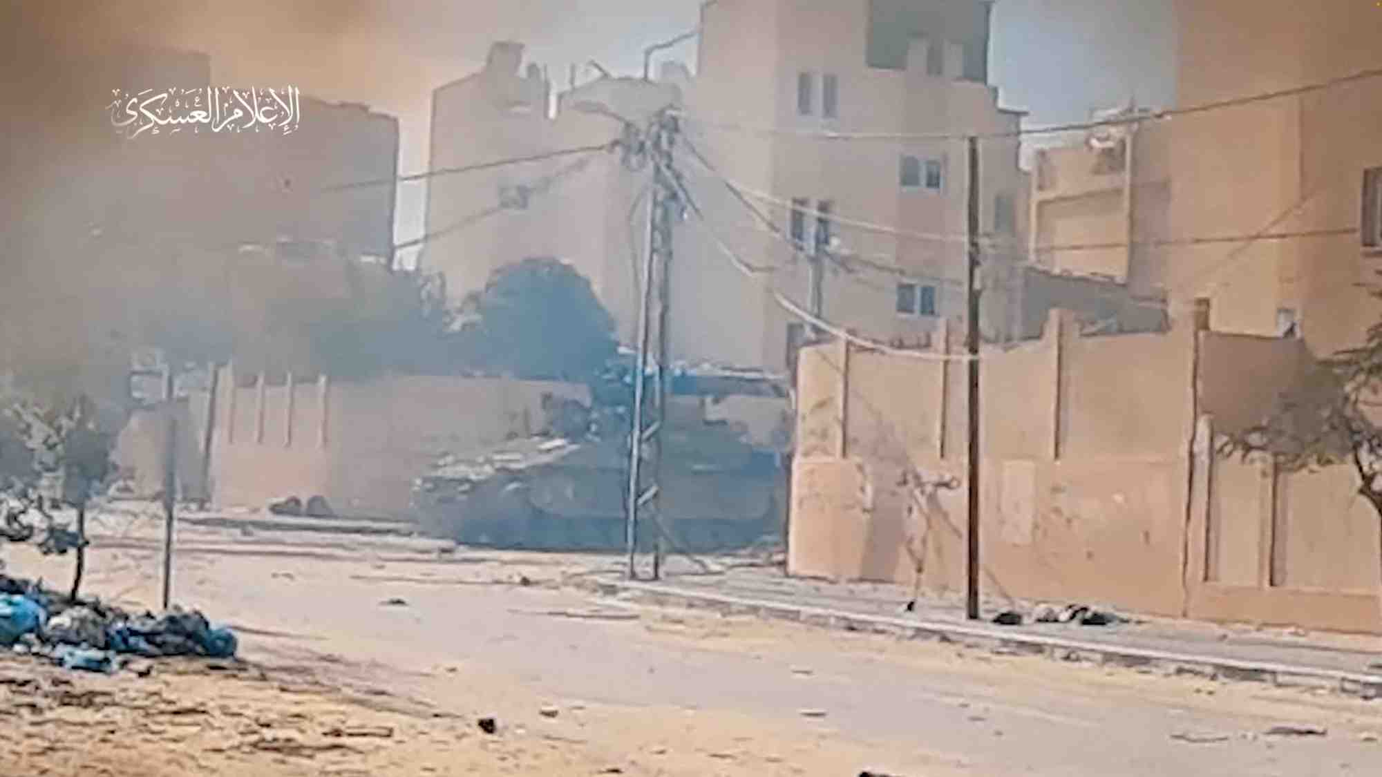 Des images du hamas montrent un vehicule militaire a khan younis