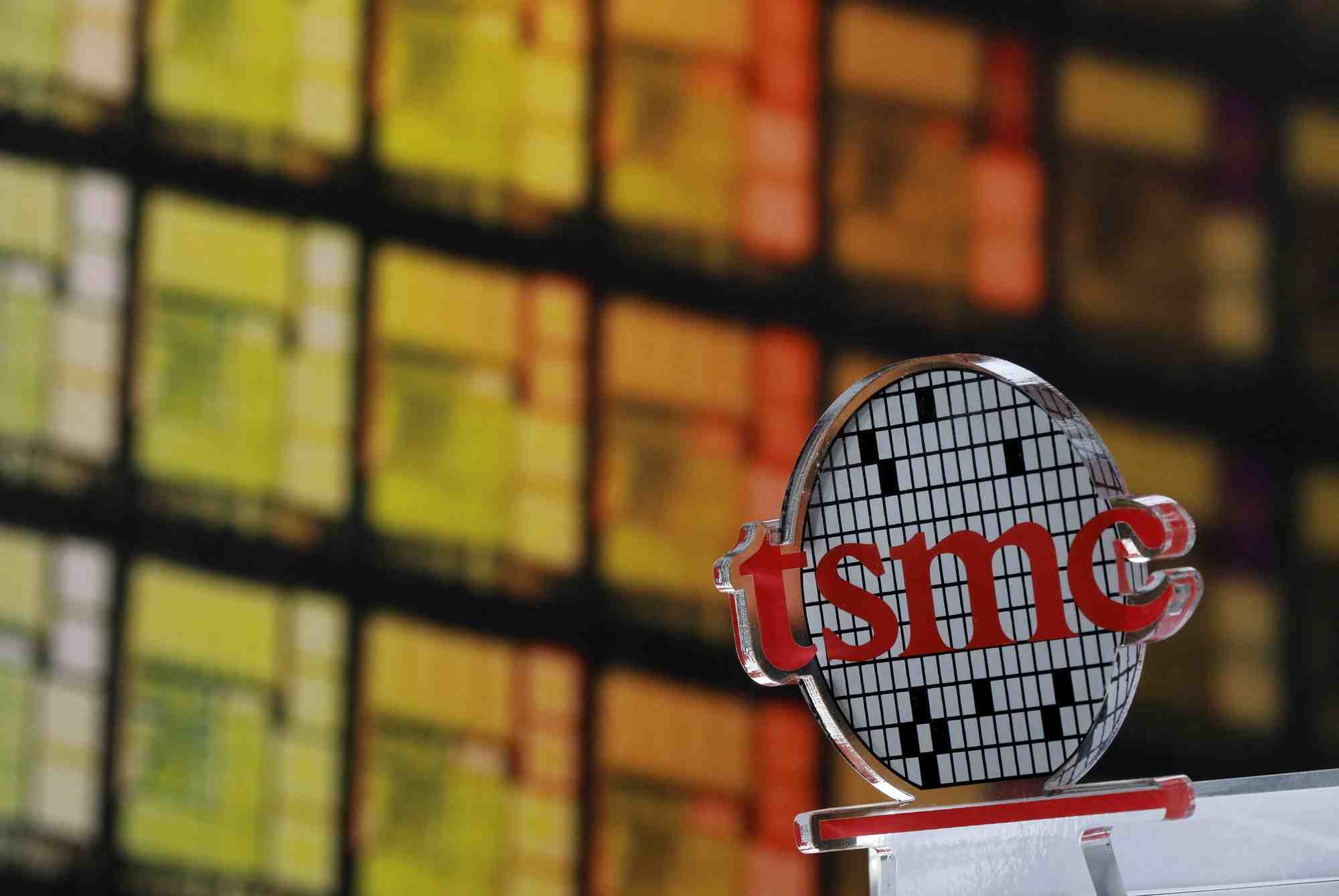 Le logo de taiwan semiconductor manufacturing co (tsmc) est visible au siege de la societe a hsinchu