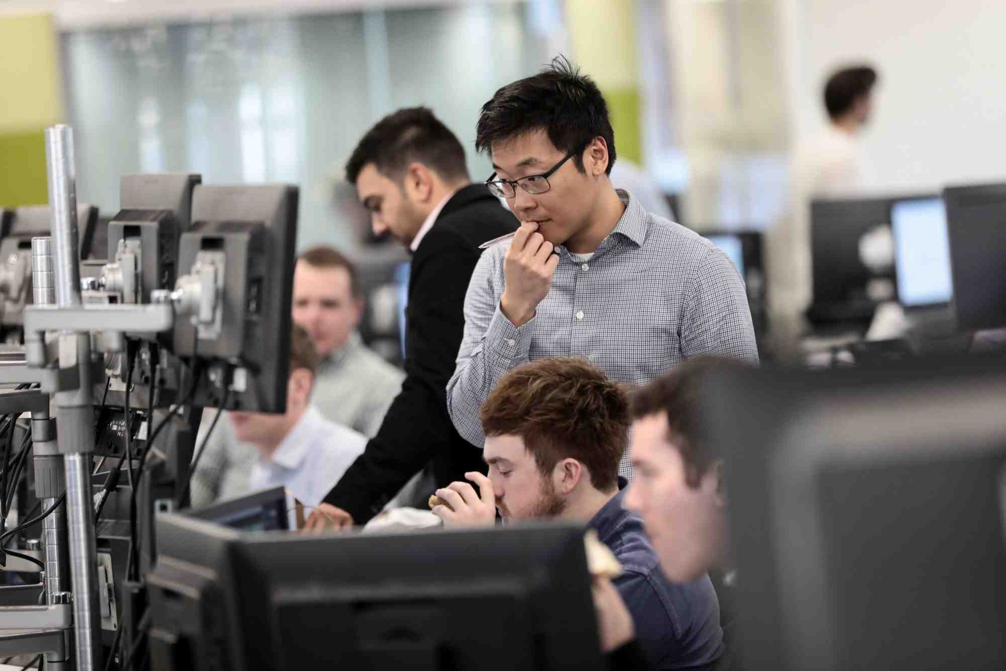 Des traders travaillent a londres