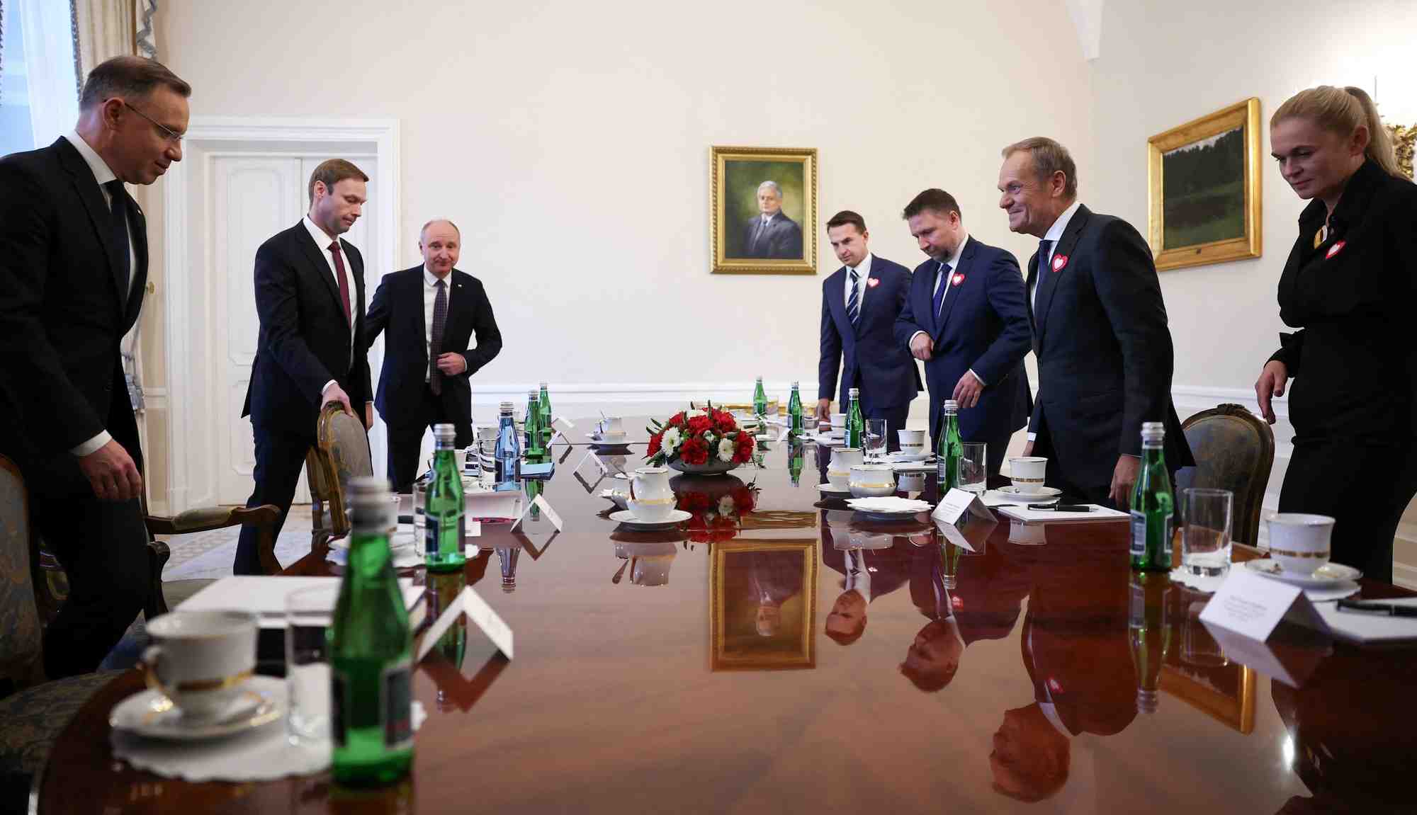 Le president polonais andrzej duda avec les dirigeants de la plateforme civique au palais presidentiel a varsovie