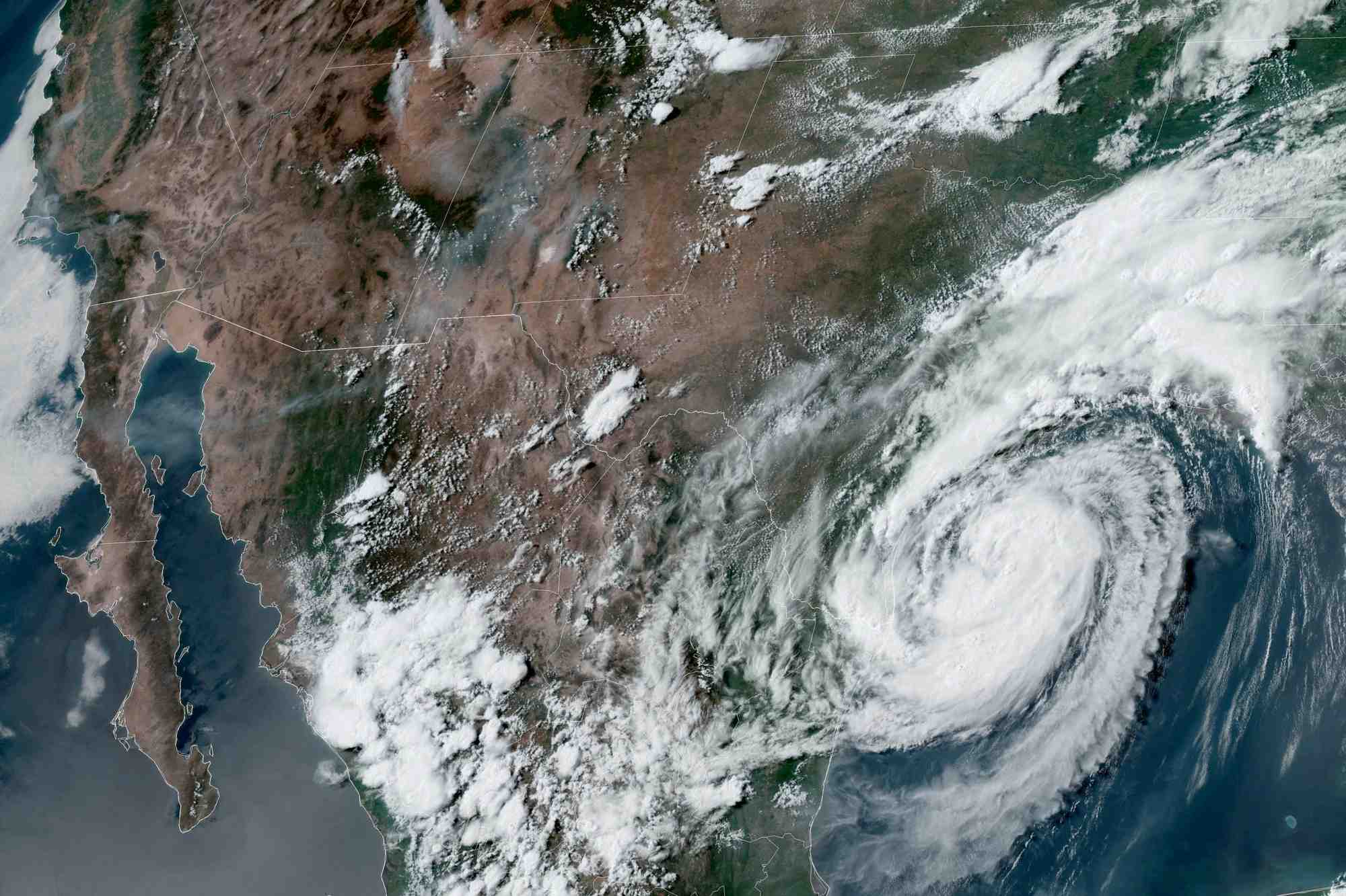 La tempete tropicale beryl s'approche des cotes du texas dans le golfe du mexique
