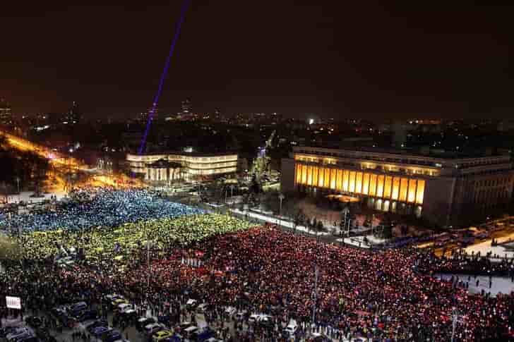 Les roumains continuent de manifester contre le gouvernement
