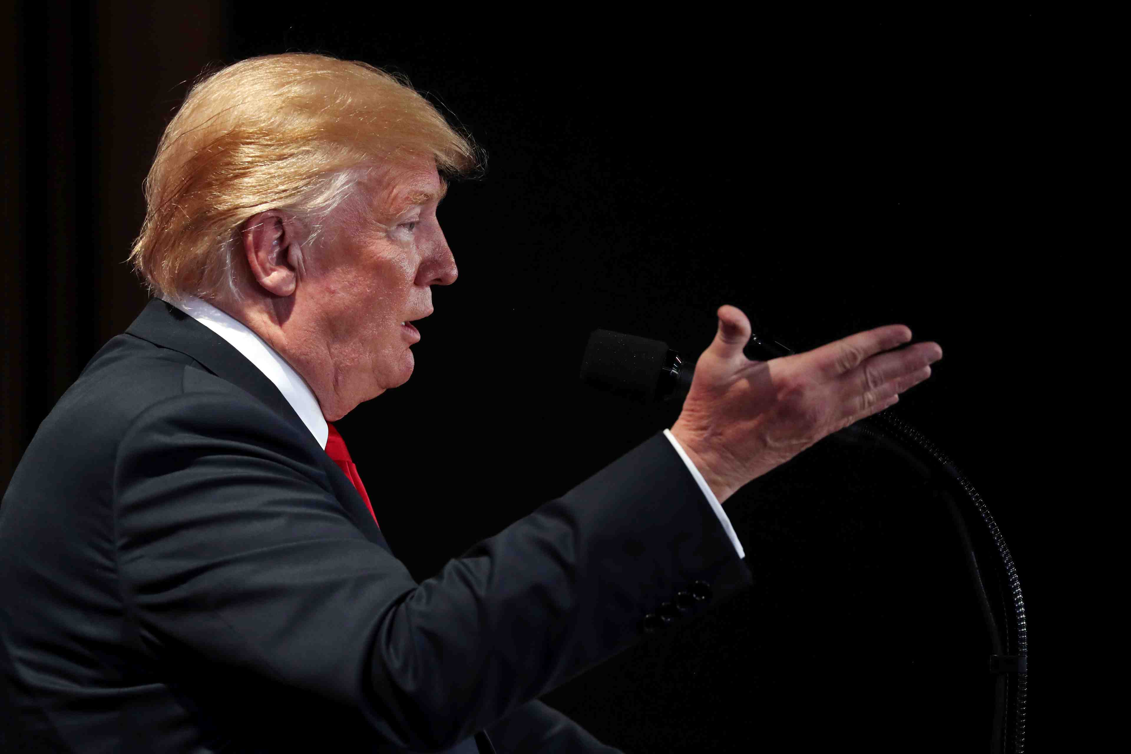 Trump taxe 50 milliards de dollars de produits chinois, pekin replique