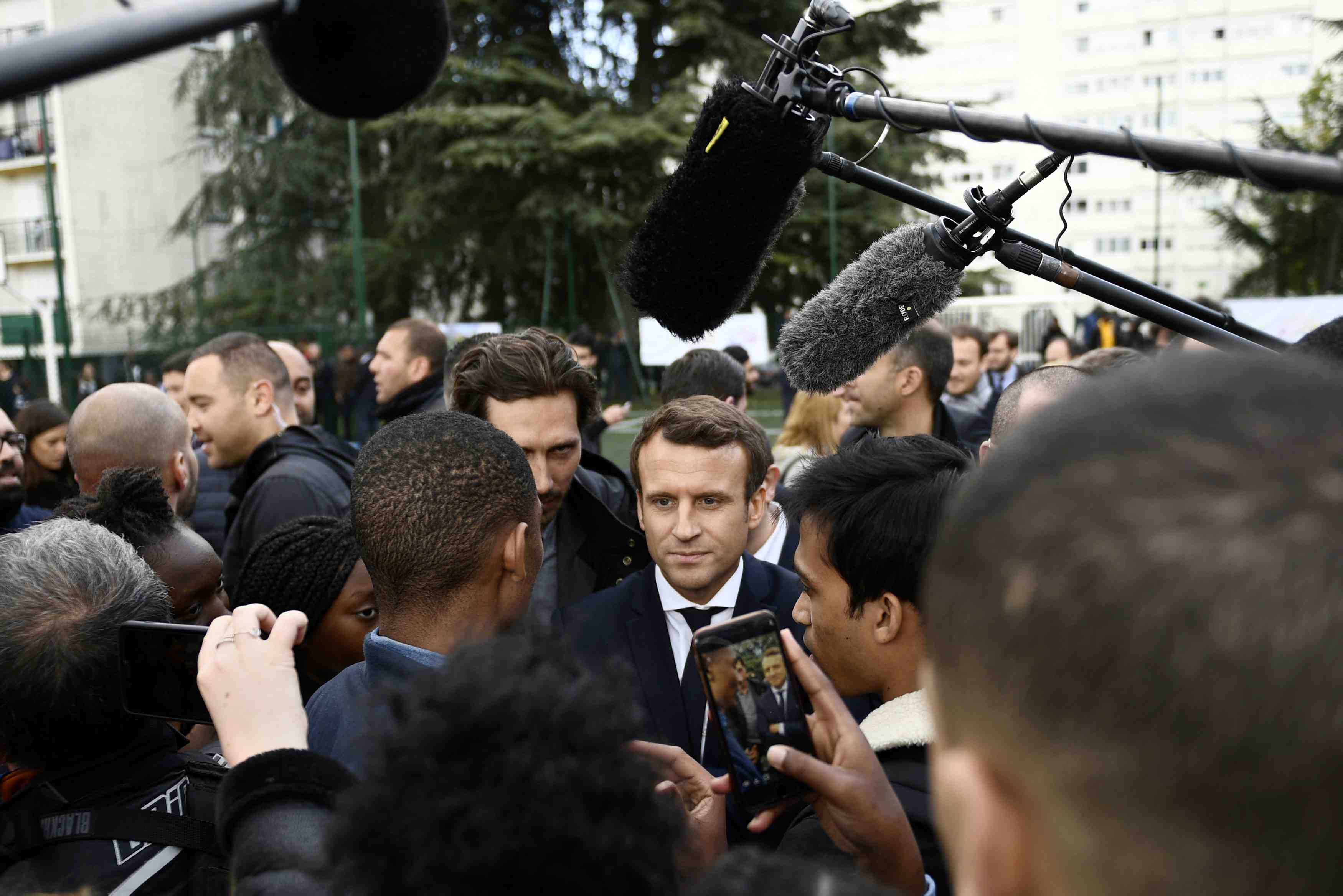 Macron veut prendre des mesures contre la pologne