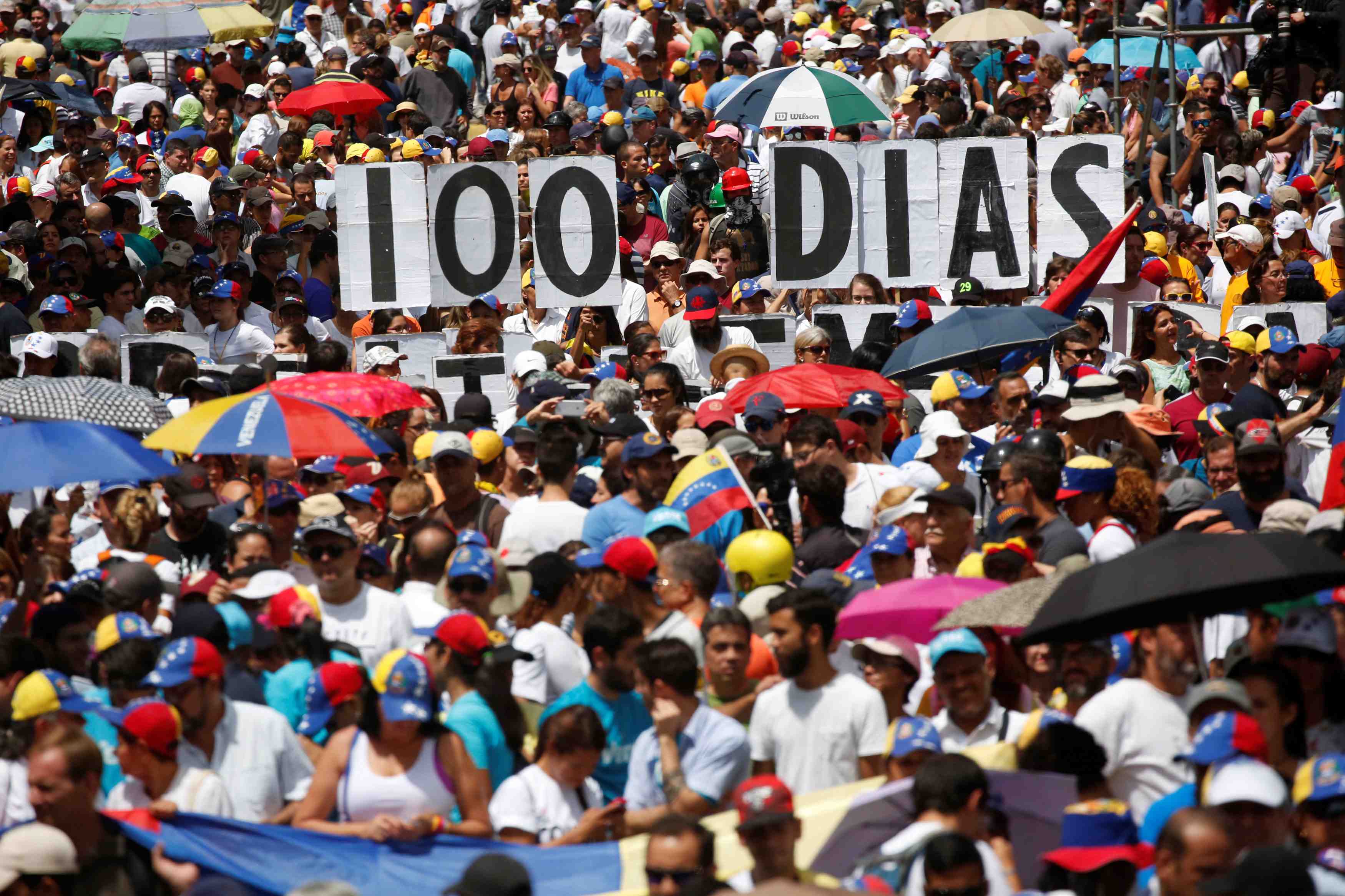 Centieme jour de mobilisation pour l'opposition venezuelienne