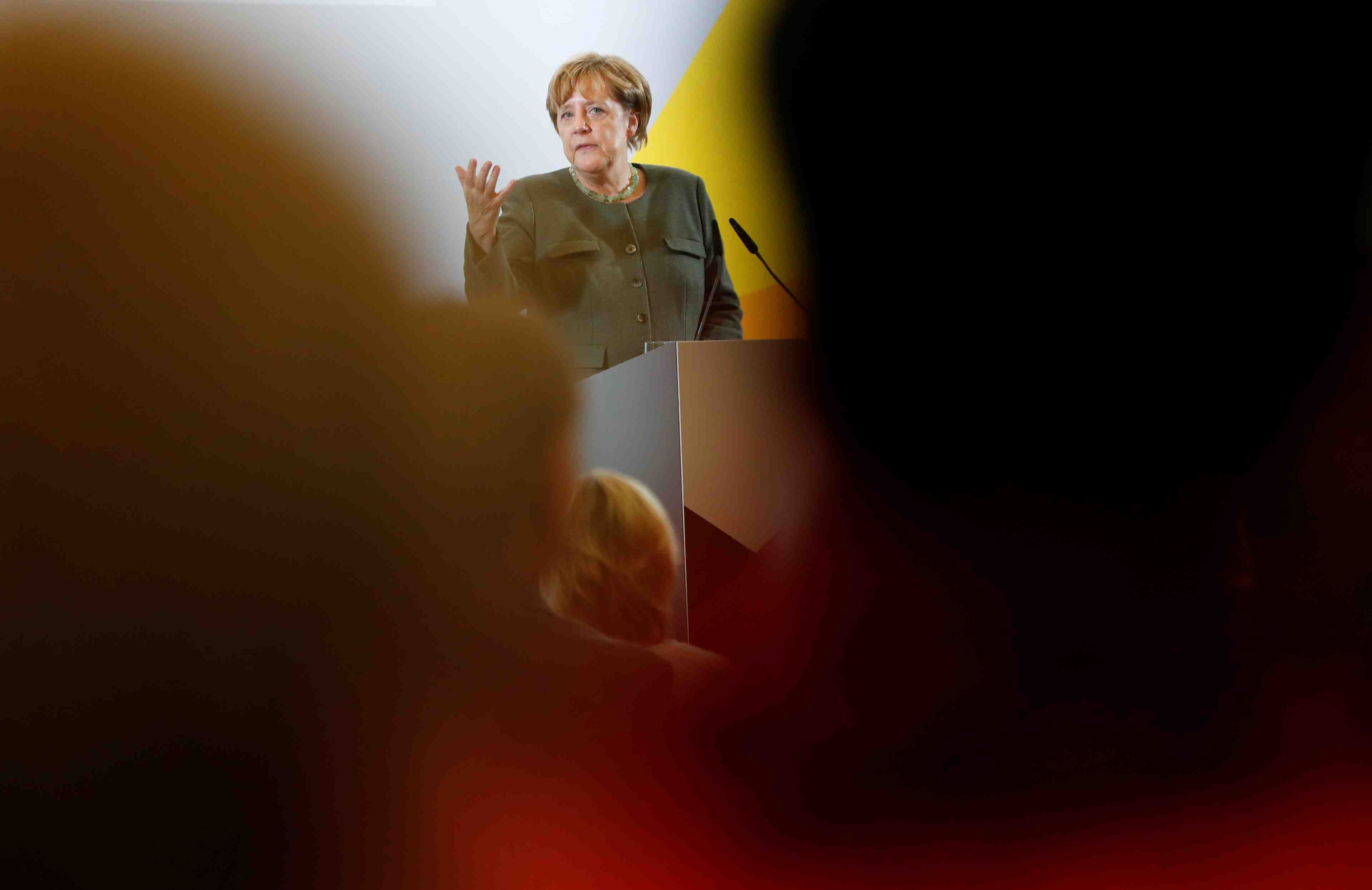 Les turcs sont en securite en allemagne, repond merkel a ankara
