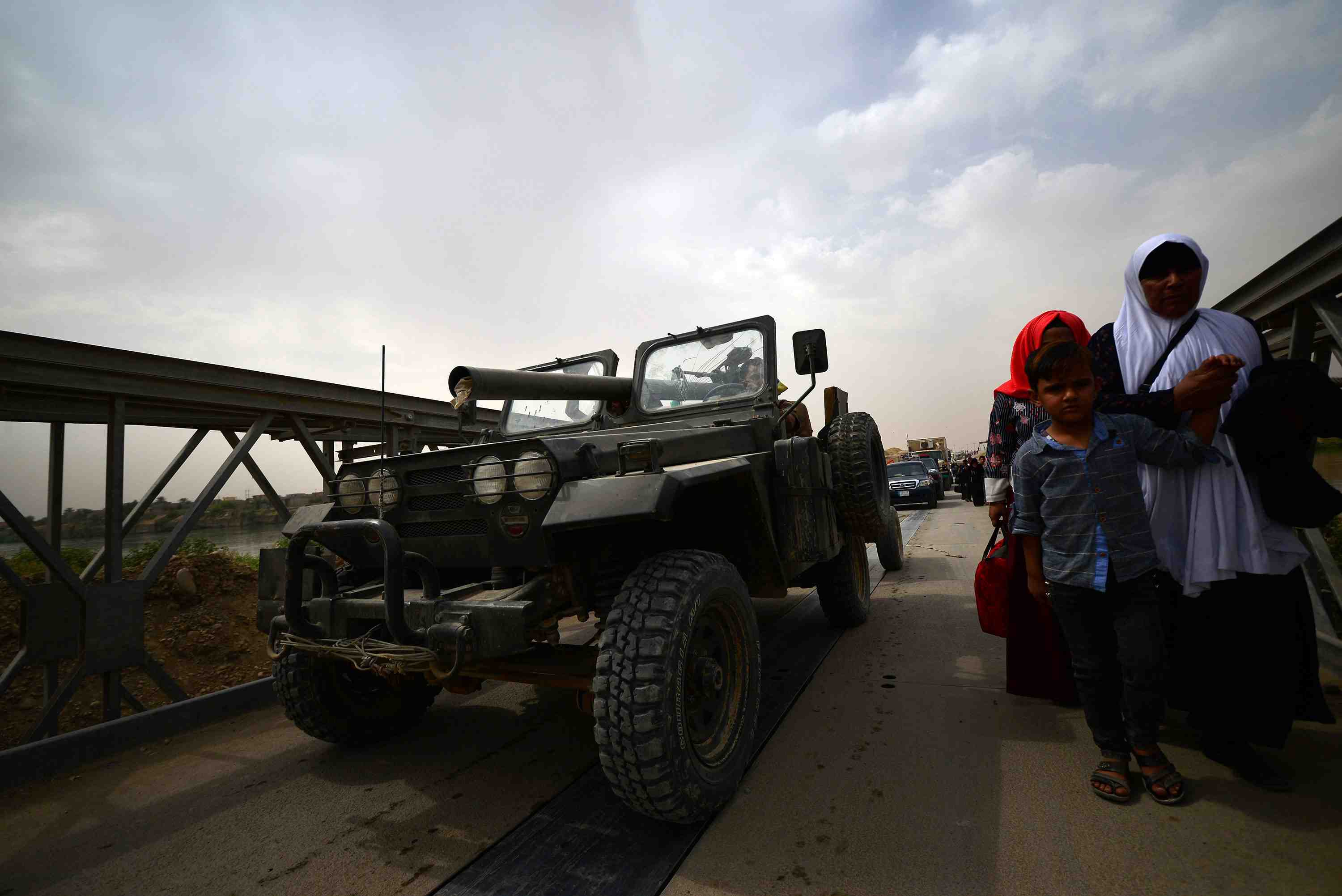 L'armee irakienne lance une offensive contre l'ei pres de kirkouk