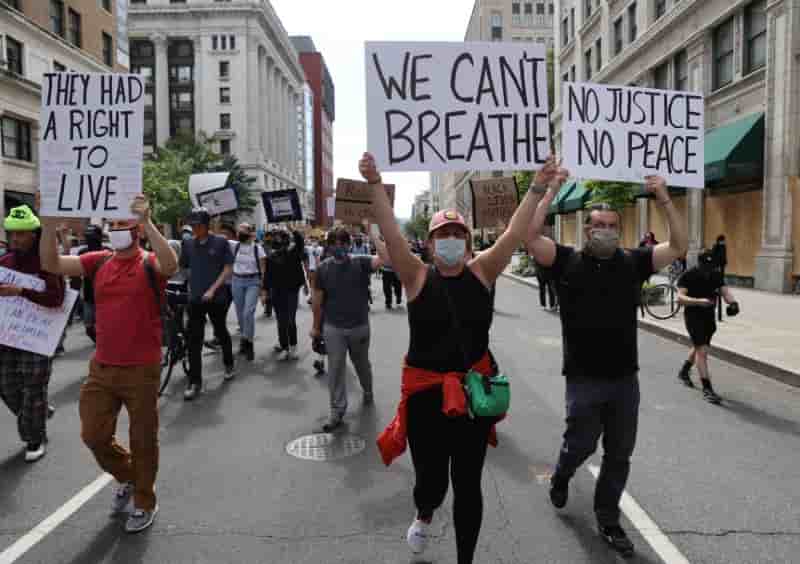 Nouvelles manifestations dans les villes us malgre les couvre-feux