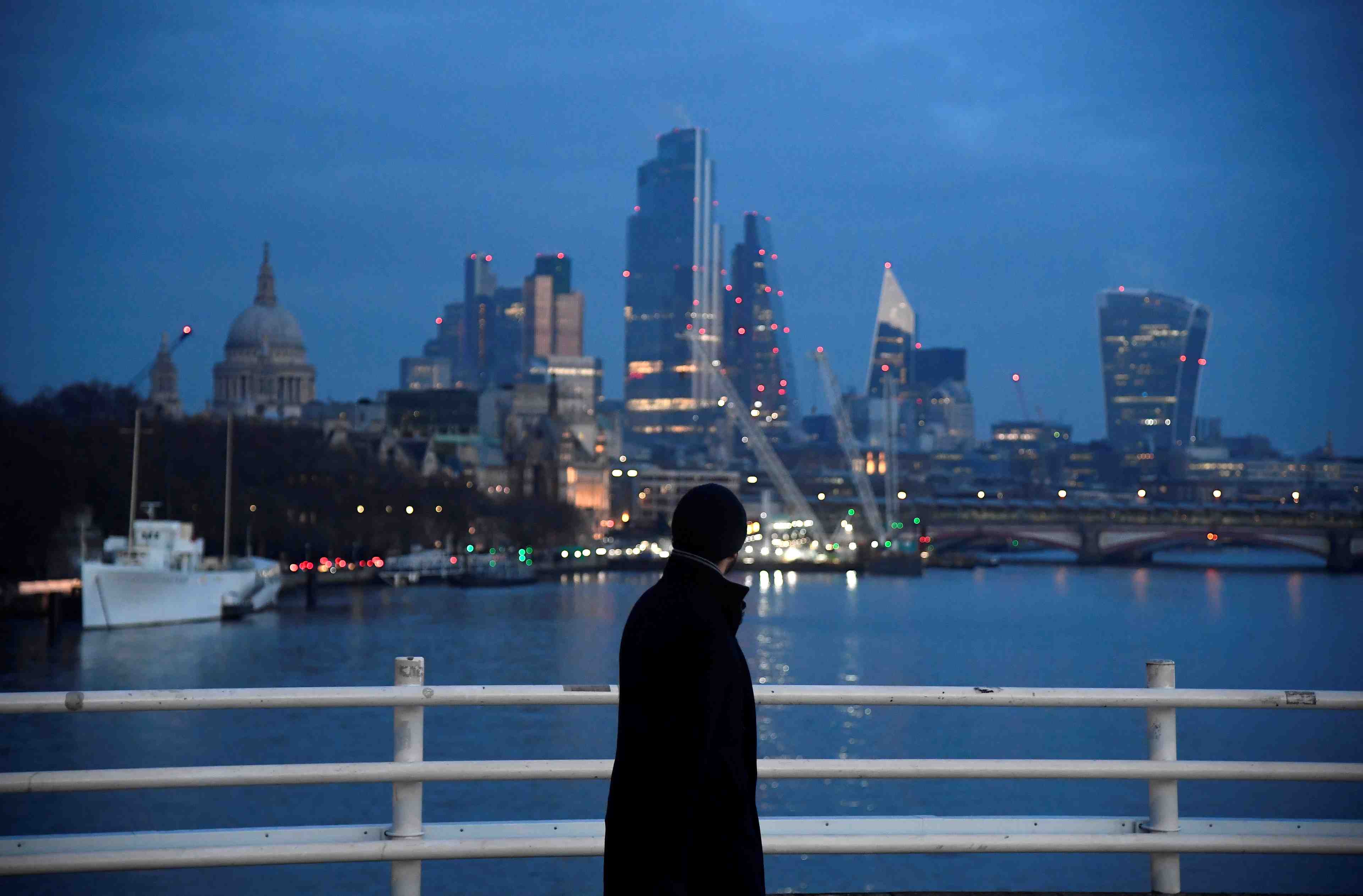 Contraction record de 9,9% pour l'economie britannique en 2020