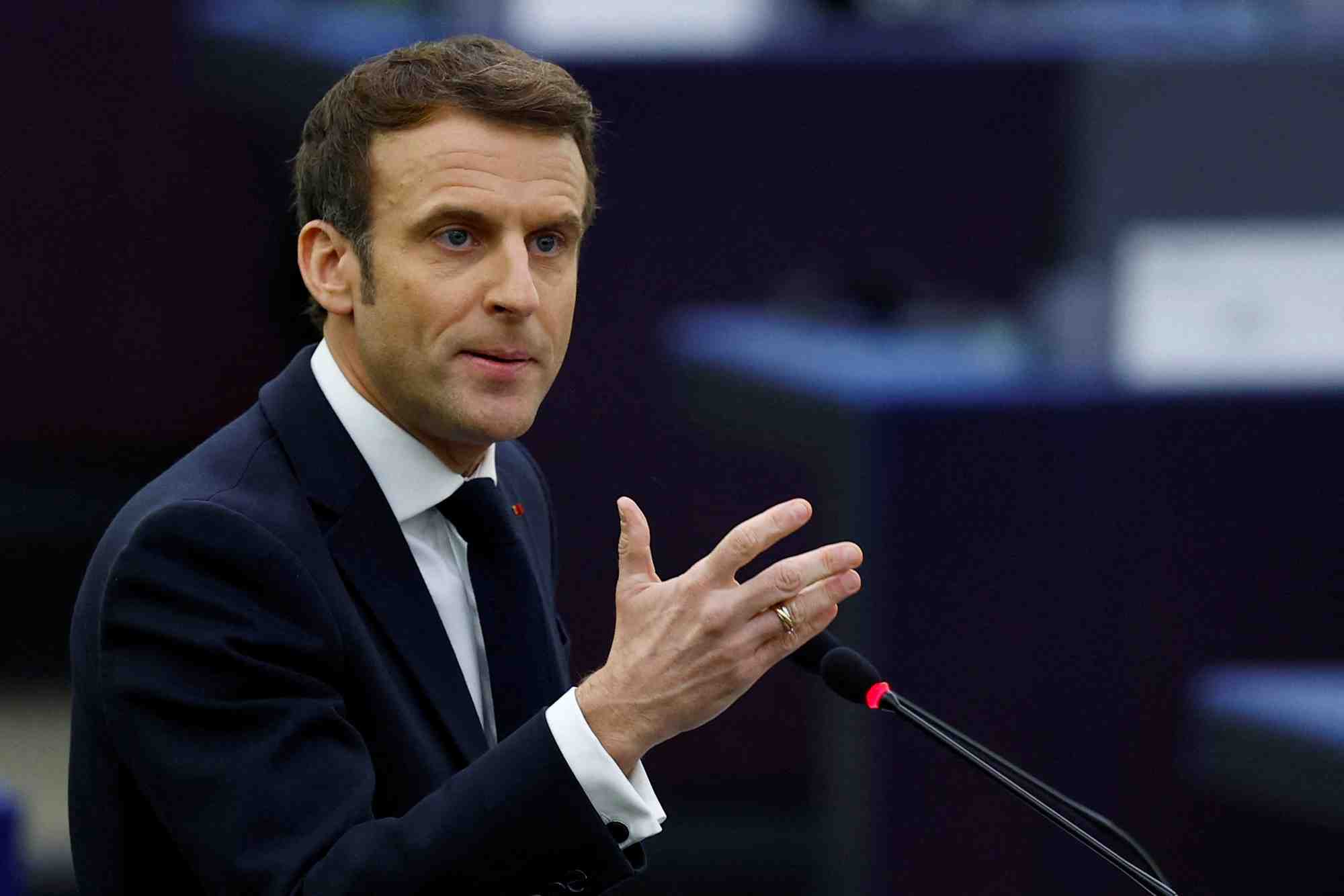 Emmanuel macron condamne le "coup d'etat militaire" au burkina faso